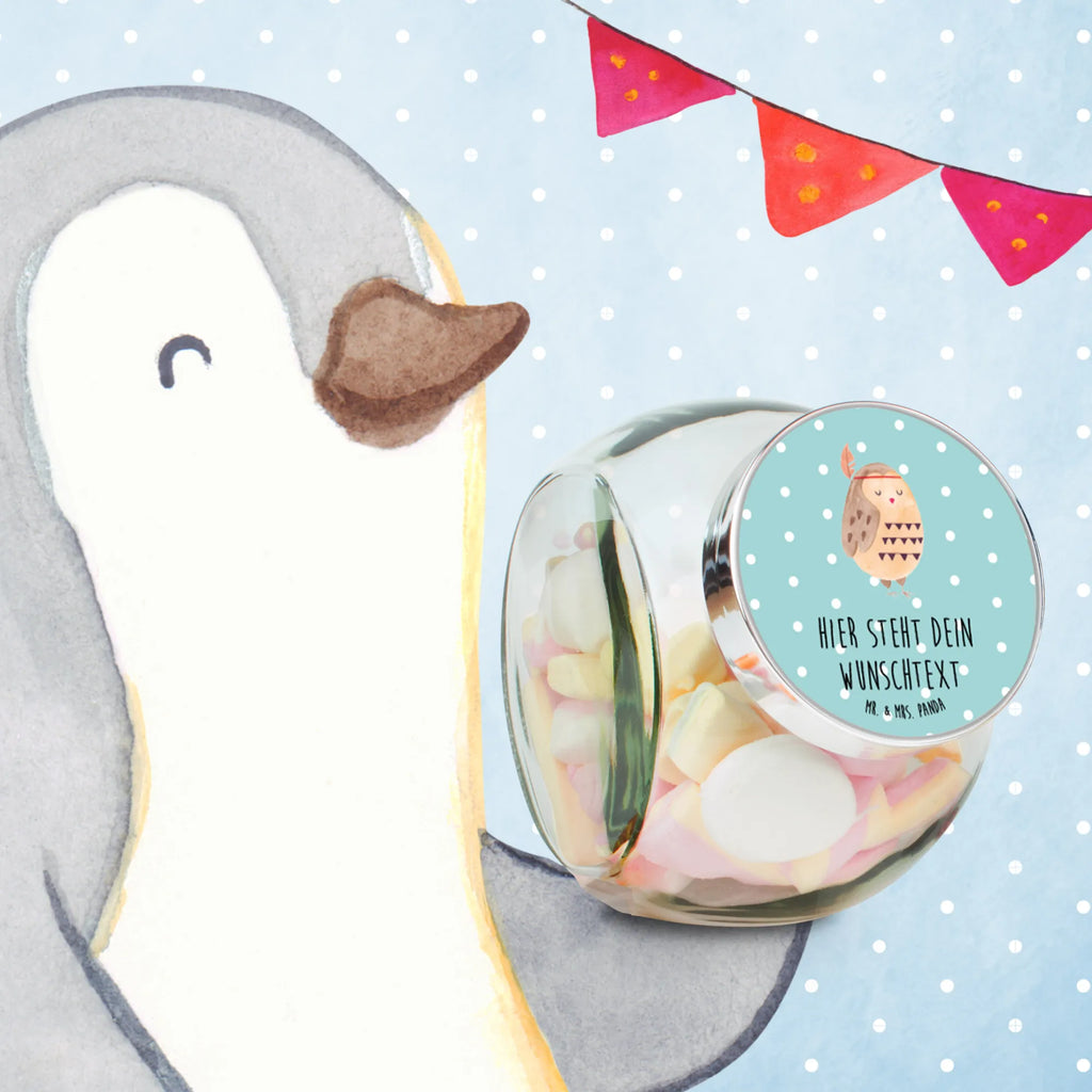 Personalisiertes Bonbonglas Eule Federschmuck Candyglas Mit Gravur, Bonbonglas Mit Wunschtext, Bonbonglas Mit Liebevollem Spruch, Leckerliglas Mit Wunschtext, Bonbonglas Küche Mit Gravur, Bonbonglas Mit Deckel Und Gravur, Bonbonglas Als Geschenk Personalisiert, Bonbonglas Graviert, Glas Für Bonbons Mit Namen, Bonbonglas Bedruckt, Bonbonglas Mit Spruch, Bonbonglas Mit Korken Und Namen, Naschglas Mit Wunschtext, Bonbonglas Für Erwachsene Personalisiert, Glasdose Für Bonbons Personalisiert, Bonbonglas Vintage Mit Wunschtext, Süßigkeitenglas Mit Wunschtext, Geschenkglas Für Süßes Mit Wunschtext, Naschdose Mit Namen, Vorratsglas Für Süßigkeiten Personalisiert, Bonboniere Mit Gravur, Personalisiertes Bonbonglas, Bonbonglas Mit Schraubdeckel Und Wunschtext, Aufbewahrungsglas Für Süßes Mit Namen, Bonbonglas Selbst Gestalten, Bonbonglas Mit Namen, Bonbonglas Party Mit Wunschtext, Deko Bonbonglas Mit Gravur, Bonbonglas Retro Mit Namen, Glasbehälter Für Naschzeug Mit Gravur, Vorratsdose Für Süßigkeiten Mit Gravur, Glas Für Naschkatzen Mit Wunschtext, Bonbonglas Für Kinder Mit Namen, Eule, Eule Deko, Das Leben ist ein Abenteuer, Owl, Dekoration, Federschmuck, Reisespruch