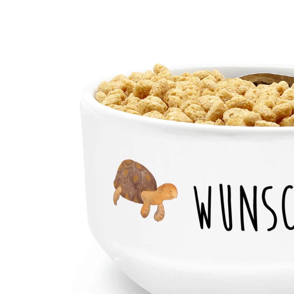 Personalisierte Müslischale Schildkröte marschiert Schüssel, Müs­lischale Spruch, Schüssel personalisieren, Suppenschüssel, Müslischüssel, Personalisierte Schüsseln, Müs­lischale Geschenk, Müs­lischale Namen, Müs­lischale personalisiert, Keramik Schüssel, Müs­lischale mit Namen, Schale personalisieren, Porzellan Schale, Bedruckte Müs­lischale, Müs­lischale Name, Obstschale, Große Müs­lischale mit Namen, Müslischale, Personalisierte Schale, Personalisierte Müs­lischale, Müs­lischale mit Name, Salatschüssel, Snackschale, Dessertschüssel, Müs­lischale mit Text, Früstücksschüssel, Meerestiere, Meer, Urlaub, Abenteuer, Inspiration, Reiselust, Lieblingsmensch, Motivation, get lost, Schildkröten, Neustart, Schildkröte