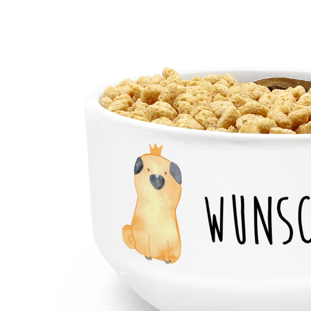 Personalisierte Müslischale Mops Krone Müs­lischale mit Text, Müs­lischale Name, Schüssel personalisieren, Dessertschüssel, Müs­lischale Spruch, Müs­lischale mit Name, Müs­lischale personalisiert, Schale personalisieren, Müs­lischale mit Namen, Bedruckte Müs­lischale, Müslischale, Porzellan Schale, Obstschale, Früstücksschüssel, Müs­lischale Namen, Keramik Schüssel, Müslischüssel, Schüssel, Salatschüssel, Personalisierte Schale, Suppenschüssel, Große Müs­lischale mit Namen, Personalisierte Müs­lischale, Müs­lischale Geschenk, Snackschale, Personalisierte Schüsseln, Hund, Hundemotiv, Haustier, Hunderasse, Tierliebhaber, Hundebesitzer, Sprüche, kinderlos, Mops, Hundebesitzer. Spruch, lustig, allergisch, Hausregel