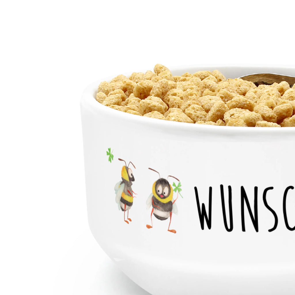 Personalisierte Müslischale Hummeln mit Kleeblatt Müs­lischale Namen, Suppenschüssel, Schale personalisieren, Snackschale, Personalisierte Schüsseln, Müslischale, Früstücksschüssel, Müs­lischale Spruch, Müs­lischale Name, Müs­lischale personalisiert, Müs­lischale mit Name, Schüssel personalisieren, Salatschüssel, Große Müs­lischale mit Namen, Obstschale, Müs­lischale mit Text, Müs­lischale Geschenk, Keramik Schüssel, Bedruckte Müs­lischale, Müslischüssel, Schüssel, Personalisierte Schale, Porzellan Schale, Dessertschüssel, Personalisierte Müs­lischale, Müs­lischale mit Namen, Tiermotive, Gute Laune, lustige Sprüche, Tiere, glücklich sein, Spruch fröhlich, Hummel, glücklich werden, Spruch positiv, Biene, Biene Deko, Spruch schön