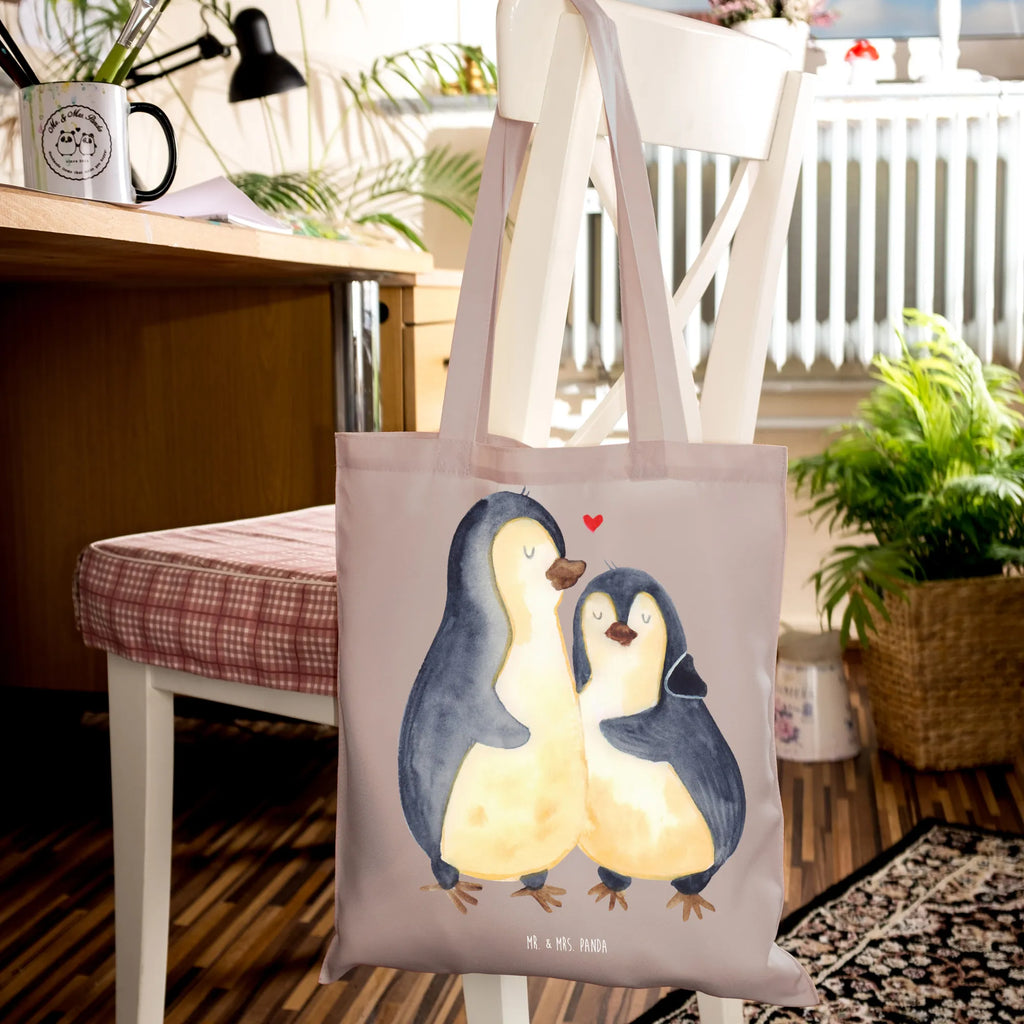 Tragetasche Pinguin umarmend shopping tasche, tote bag, Laptoptasche, Jutetasche, Strandtasche, Henkeltasche, Stofftasche, Einkaufstasche, Tasche, Einkaufsbeutel, Alltagstasche, Umhängetasche, Schultasche, Einkaufstüte, Jutebeutel, uni tasche, bedruckte tasche, büchertasche, Schultertasche, Badetasche, Statementbeutel, Tragetasche, Stoffbeutel, Beutel, Baumwolltasche, Beuteltasche, unitasche, baumwollbeutel, Shopper, Tüte, Leinentasche, Pinguin, Liebesbeweis, Verlobung, Liebe, Liebesgeschenk, Hochzeitstag, Jahrestag, Hochzeitsgeschenk, Liebespaar, Hochzeit