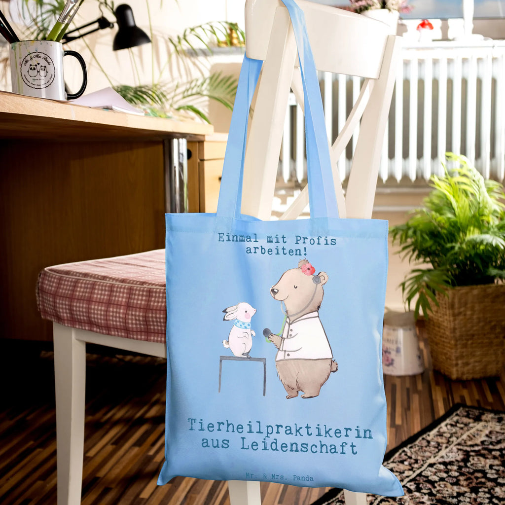 Tragetasche Tierheilpraktikerin aus Leidenschaft Stoff-Tragetasche, henkeltasche baumwolle, Baumwoll-Shopper, Einkaufstüte, tasche baumwolle, Shopper, totebag, schultertasche baumwolle, Schultertasche, studententasche, dokumententasche, Baumwoll-Tragetasche, canvas tasche, campus tasche, Laptoptasche, Baumwolltasche, stofftasche baumwolle, festival tasche, Tasche, Einkaufsbeutel, Einkaufstasche, Beutel, universaltasche, Tüte, beutel baumwolle, schulterbeutel, Tote Bag, textilbeutel, Unitasche, Schulbeutel, textiltasche, stoff shopper, Uni Tasche, Baumwollbeutel, Jutetasche, Büchertasche, tragbeutel, umhängebeutel, Alltagstasche, tragetasche baumwolle, baumwoll shopper, umhängetasche baumwolle, Stoffbeutel, Shopping Tasche, Strandtasche, Umhängetasche, Freizeittasche, Tragetasche, Jutebeutel, einkaufsshopper, Schultasche, festivaltasche, einkaufstasche baumwolle, freizeitbeutel, Stofftasche, Henkeltasche, Geschenk, Schenken, Jubiläum, Danke, Dankeschön, Beruf, Ausbildung, Abschied, Rente, Kollege, Kollegin, Arbeitskollege, Mitarbeiter, Firma