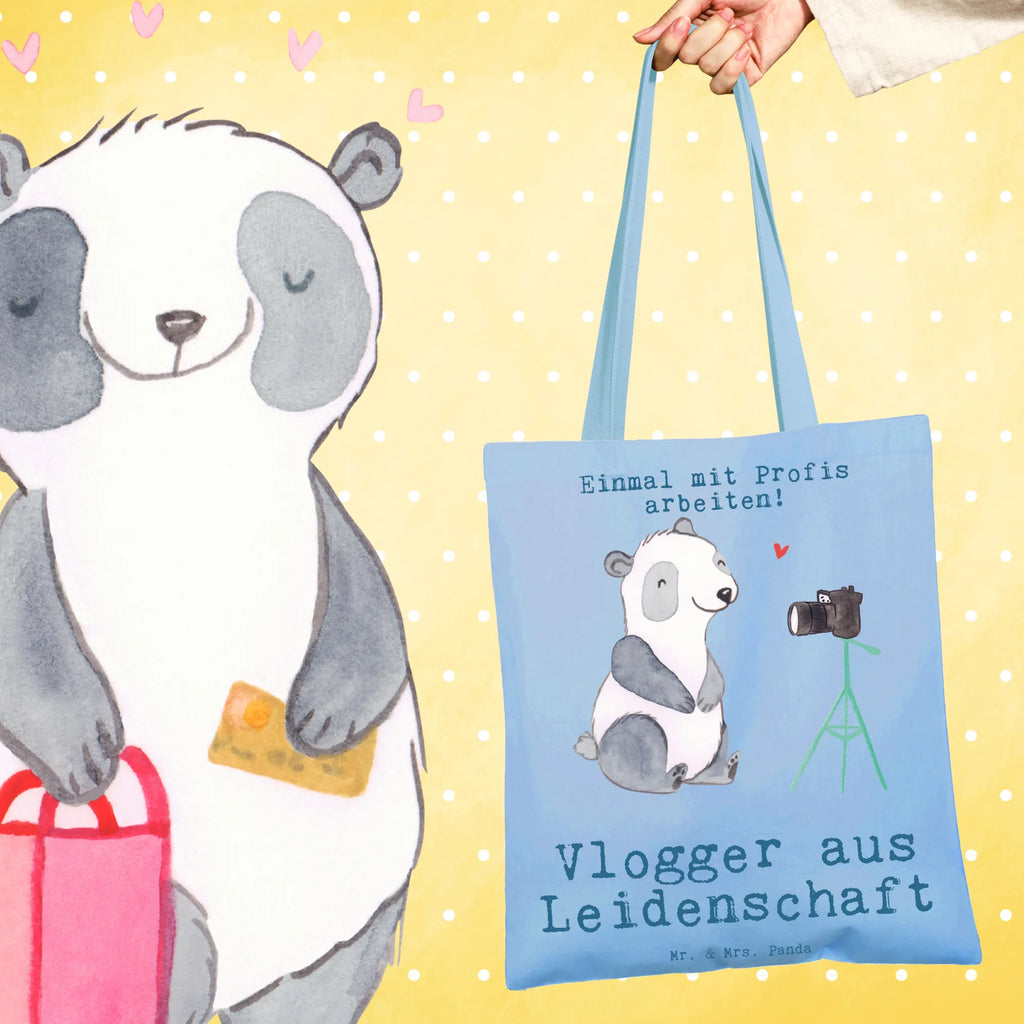 Tragetasche Vlogger aus Leidenschaft Baumwollbeutel, Alltagstasche, Strandtasche, Tote Bag, Shopping Tasche, Tasche, Einkaufstasche, tasche baumwolle, totebag, einkaufsshopper, Unitasche, stoff shopper, Baumwoll-Shopper, tragetasche baumwolle, Tüte, Tragetasche, universaltasche, textilbeutel, Stoffbeutel, dokumententasche, schultertasche baumwolle, Schulbeutel, Schultertasche, umhängebeutel, Stofftasche, campus tasche, Beutel, schulterbeutel, Uni Tasche, Baumwolltasche, Jutetasche, Einkaufsbeutel, Stoff-Tragetasche, Jutebeutel, Shopper, festivaltasche, canvas tasche, Einkaufstüte, beutel baumwolle, studententasche, Büchertasche, Schultasche, festival tasche, Henkeltasche, einkaufstasche baumwolle, tragbeutel, Laptoptasche, Umhängetasche, umhängetasche baumwolle, stofftasche baumwolle, freizeitbeutel, baumwoll shopper, textiltasche, Freizeittasche, henkeltasche baumwolle, Baumwoll-Tragetasche, Geschenk, Schenken, Jubiläum, Danke, Dankeschön, Beruf, Ausbildung, Abschied, Rente, Kollege, Kollegin, Arbeitskollege, Mitarbeiter, Firma