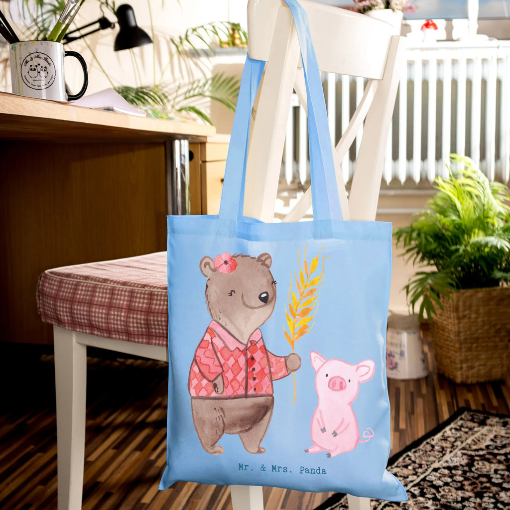 Tragetasche Landwirtin mit Herz Baumwolltasche, textiltasche, Shopper, Beutel, henkeltasche baumwolle, Henkeltasche, Alltagstasche, beutel baumwolle, Tote Bag, Einkaufstüte, stofftasche baumwolle, Jutetasche, schultertasche baumwolle, einkaufsshopper, Tragetasche, Schultasche, dokumententasche, Umhängetasche, totebag, Büchertasche, Uni Tasche, Einkaufstasche, einkaufstasche baumwolle, Einkaufsbeutel, schulterbeutel, Schultertasche, tasche baumwolle, Stoff-Tragetasche, studententasche, Unitasche, tragetasche baumwolle, Baumwollbeutel, canvas tasche, Strandtasche, festivaltasche, Tasche, Laptoptasche, Freizeittasche, Baumwoll-Tragetasche, Baumwoll-Shopper, tragbeutel, freizeitbeutel, Tüte, umhängebeutel, Stoffbeutel, Jutebeutel, textilbeutel, Stofftasche, universaltasche, Shopping Tasche, umhängetasche baumwolle, campus tasche, baumwoll shopper, stoff shopper, festival tasche, Schulbeutel, Geschenk, Kollegin, Arbeitskollege, Rente, Beruf, Mitarbeiter, Ausbildung, Firma, Jubiläum, Dankeschön, Kollege, Danke, Schenken, Abschied, Tierwirtin, Bäuerin, Farmerin, Landwirtin, Bauernhof, Agronomin