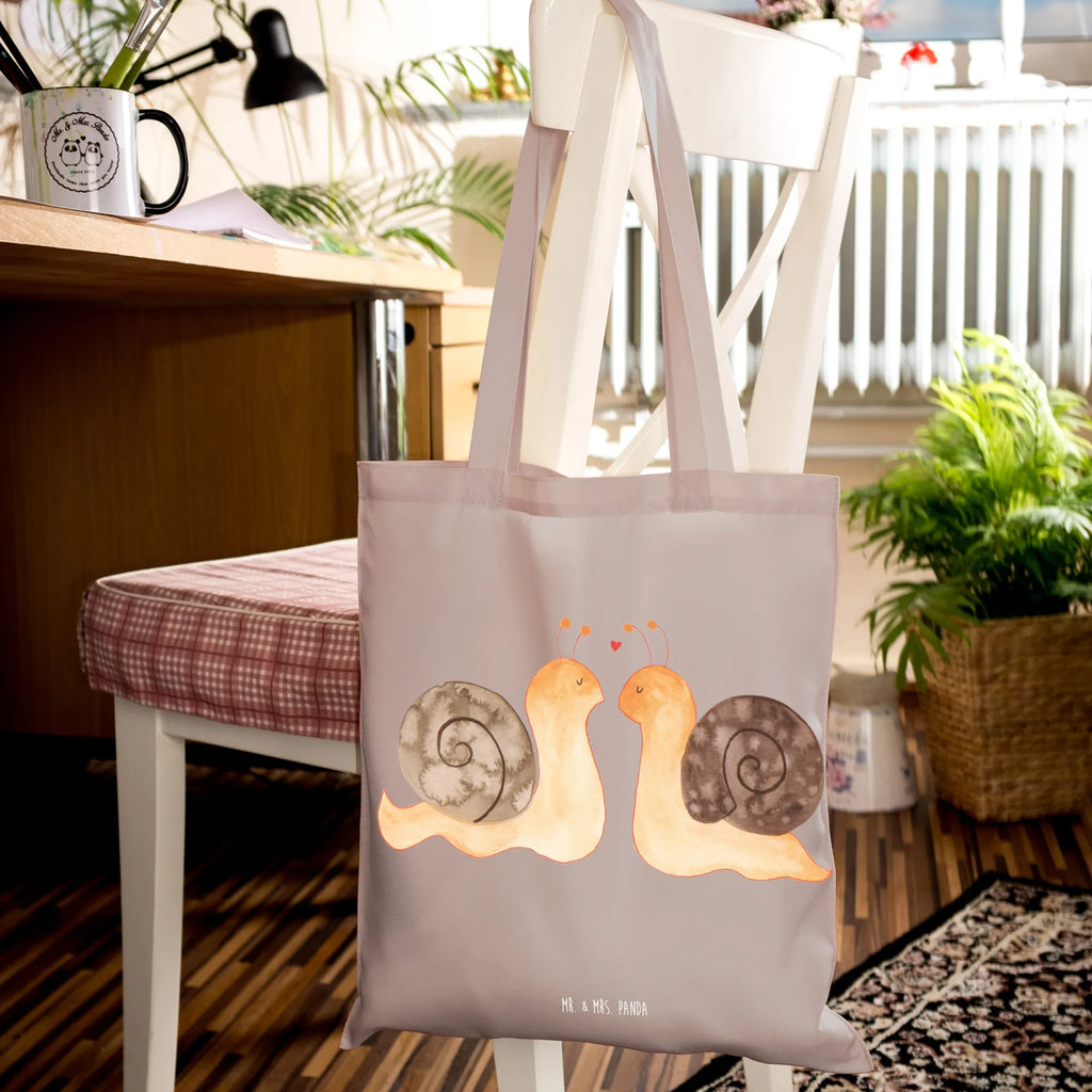 Tote bag Snails in love Strandtasche, Laptoptasche, Tragetasche, Schultertasche, Tasche, Beuteltasche, Umhängetasche, Jutetasche, Einkaufstasche, Badetasche, Stofftasche, Stoffbeutel, Einkaufstüte, Shopper, Beutel, Jutebeutel, Liebe, Partner, Freund, Freundin, Ehemann, Ehefrau, Heiraten, Verlobung, Heiratsantrag, Liebesgeschenk, Jahrestag, Hocheitstag