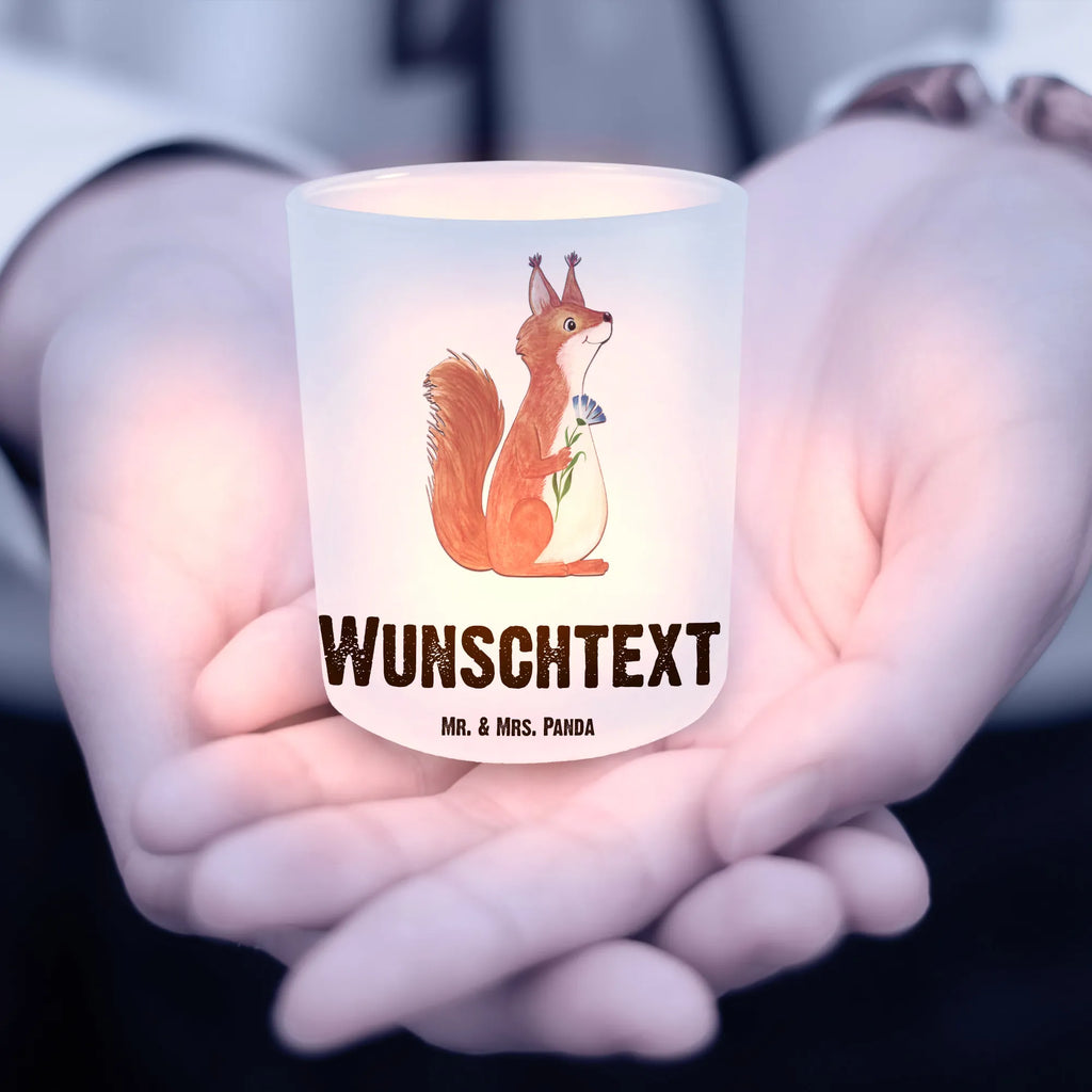 Personalisiertes Windlicht Eichhörnchen Blume Windlicht Balkon, Windlicht Nachhaltig, Windlicht Garten mit Namen, Teelichthalter mit Wunschtext, Windlicht Romantisch, Windlicht Vintage mit Namen, Teelichthalter für draußen selber gestalten, Windlicht Outdoor, Windlicht Wohnzimmer, Windlicht Dekoration mit Namen, Teelicht Glas mit Namen, Teelichthalter Outdoor mit Namen, Windlicht Terrasse, Windlicht Geschenk, Windlicht Glas mit Wunschtext, Windlicht Modern, Windlicht Draußen selber gestalten, Windlicht Boho, Windlicht Kerzenhalter, Windlicht Klein, Windlicht mit Namen, Teelichthalter mit Namen, Windlicht Laterne, Windlicht Handgemacht, Windlichter mit Namen, Windlicht Für Draußen, Windlicht Skandinavisch, Windlicht Groß, Windlicht Design, Tiermotive, Gute Laune, lustige Sprüche, Tiere, Motivation Bilder, Spaß, Eichhorn, Motivation Sprüche, Eichhörnchen, glücklich Spruch, Lachen, Spruch Deko, Spruch positiv