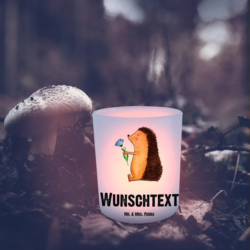 Personalisiertes Windlicht Igel Blumen Windlicht Wohnzimmer, Teelichthalter mit Namen, Windlicht Garten mit Namen, Windlicht Terrasse, Windlicht Modern, Teelicht Glas mit Namen, Teelichthalter mit Wunschtext, Windlicht Draußen selber gestalten, Windlicht Nachhaltig, Windlicht Handgemacht, Windlicht Skandinavisch, Windlicht Dekoration mit Namen, Windlicht Groß, Windlicht Laterne, Windlicht Kerzenhalter, Windlicht Balkon, Windlicht Geschenk, Teelichthalter Outdoor mit Namen, Windlicht Für Draußen, Windlicht Vintage mit Namen, Windlicht Klein, Windlicht Romantisch, Teelichthalter für draußen selber gestalten, Windlichter mit Namen, Windlicht Design, Windlicht Glas mit Wunschtext, Windlicht mit Namen, Windlicht Boho, Windlicht Outdoor, Tiermotive, Gute Laune, lustige Sprüche, Tiere, Genesungswünsche, Besuch, Gute Besserung, Krankenhaus, Igel, Krankheit, krank