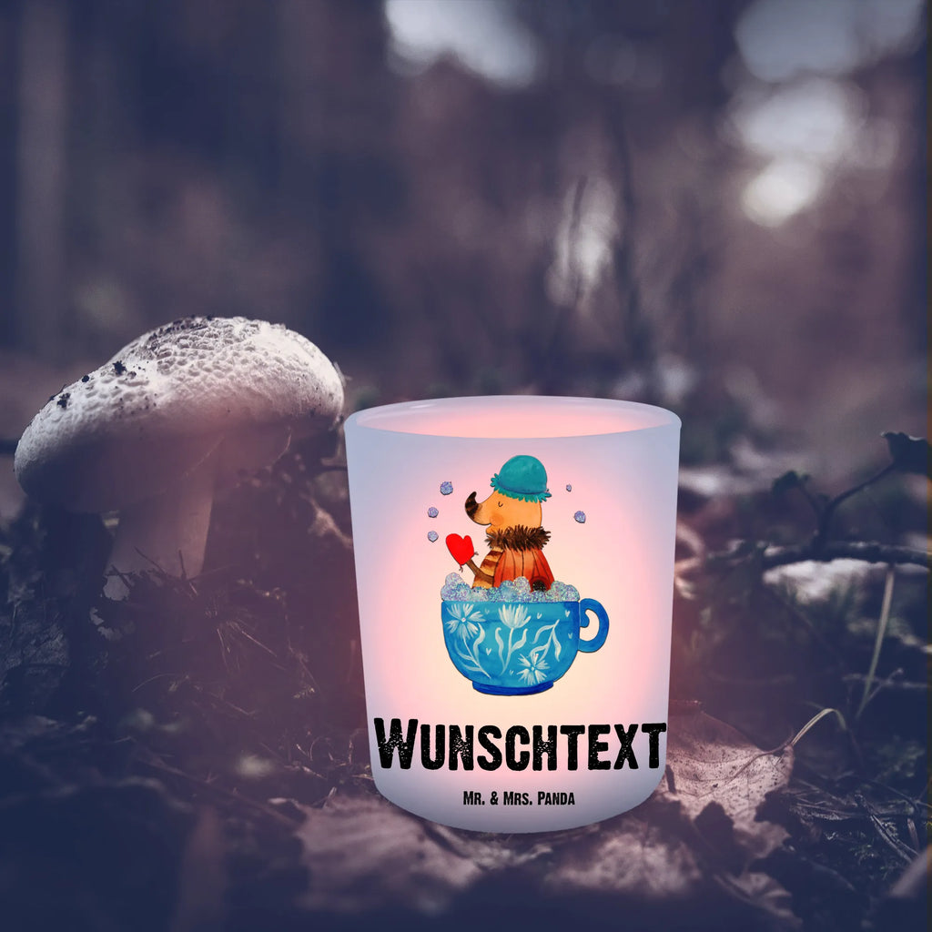 Personalisiertes Windlicht Nachtfalter Schaumbad Windlicht Draußen selber gestalten, Windlicht Vintage mit Namen, Windlicht Garten mit Namen, Windlicht Kerzenhalter, Windlichter mit Namen, Windlicht Boho, Teelichthalter für draußen selber gestalten, Windlicht Romantisch, Windlicht Outdoor, Windlicht Wohnzimmer, Windlicht Skandinavisch, Windlicht Laterne, Teelicht Glas mit Namen, Windlicht Balkon, Windlicht Glas mit Wunschtext, Windlicht Design, Windlicht Dekoration mit Namen, Windlicht Nachhaltig, Windlicht mit Namen, Windlicht Terrasse, Teelichthalter Outdoor mit Namen, Windlicht Modern, Windlicht Handgemacht, Teelichthalter mit Namen, Teelichthalter mit Wunschtext, Windlicht Für Draußen, Windlicht Klein, Windlicht Groß, Windlicht Geschenk, Tiermotive, Gute Laune, lustige Sprüche, Tiere, Zeitmanagement, Nachtfalter, Bad, Badezimmer, Schaumbad, Träumen, Badezimmerdeko, Baden, verträumt, Ziele, WC, Tasse