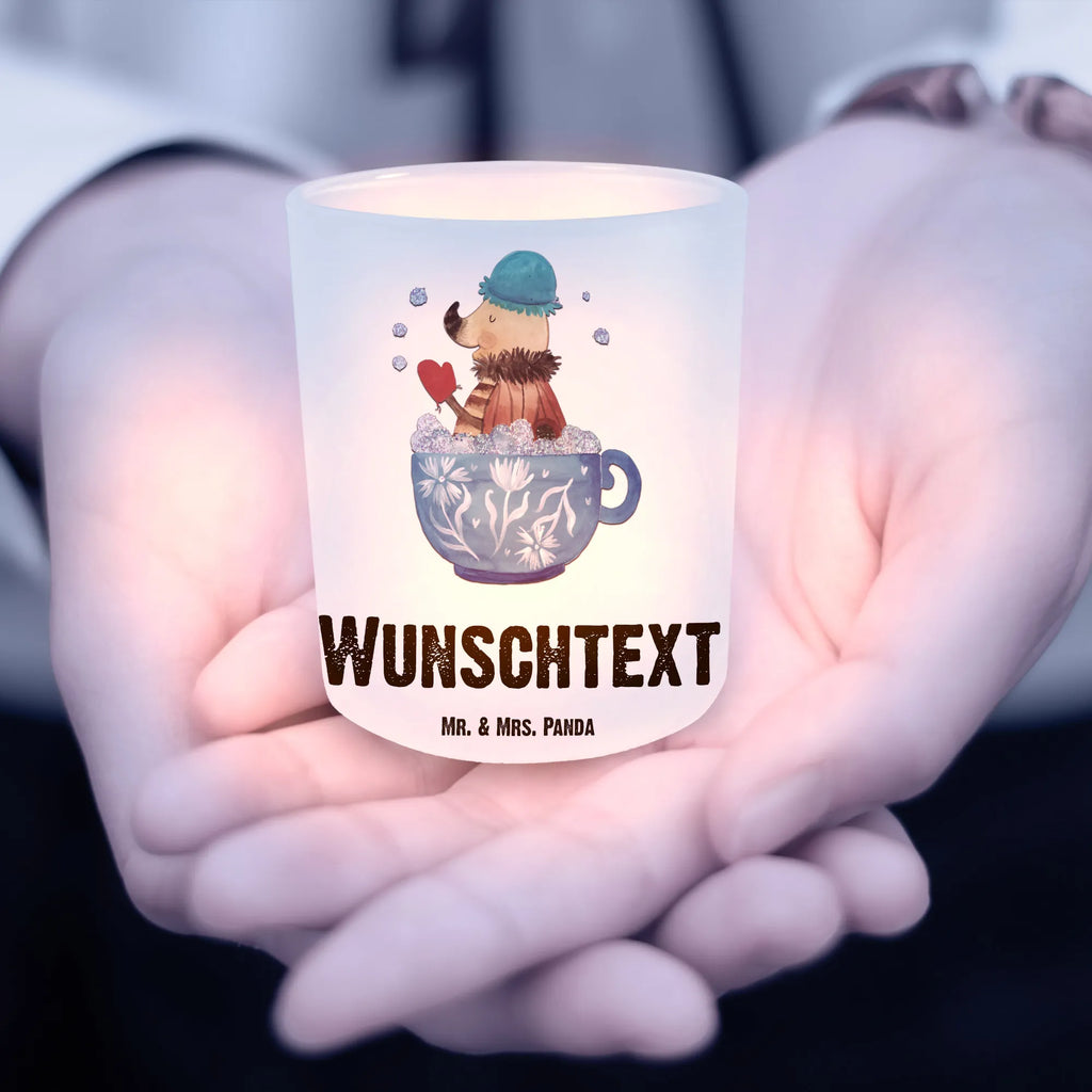 Personalisiertes Windlicht Nachtfalter Schaumbad Windlicht Draußen selber gestalten, Windlicht Vintage mit Namen, Windlicht Garten mit Namen, Windlicht Kerzenhalter, Windlichter mit Namen, Windlicht Boho, Teelichthalter für draußen selber gestalten, Windlicht Romantisch, Windlicht Outdoor, Windlicht Wohnzimmer, Windlicht Skandinavisch, Windlicht Laterne, Teelicht Glas mit Namen, Windlicht Balkon, Windlicht Glas mit Wunschtext, Windlicht Design, Windlicht Dekoration mit Namen, Windlicht Nachhaltig, Windlicht mit Namen, Windlicht Terrasse, Teelichthalter Outdoor mit Namen, Windlicht Modern, Windlicht Handgemacht, Teelichthalter mit Namen, Teelichthalter mit Wunschtext, Windlicht Für Draußen, Windlicht Klein, Windlicht Groß, Windlicht Geschenk, Tiermotive, Gute Laune, lustige Sprüche, Tiere, Zeitmanagement, Nachtfalter, Bad, Badezimmer, Schaumbad, Träumen, Badezimmerdeko, Baden, verträumt, Ziele, WC, Tasse