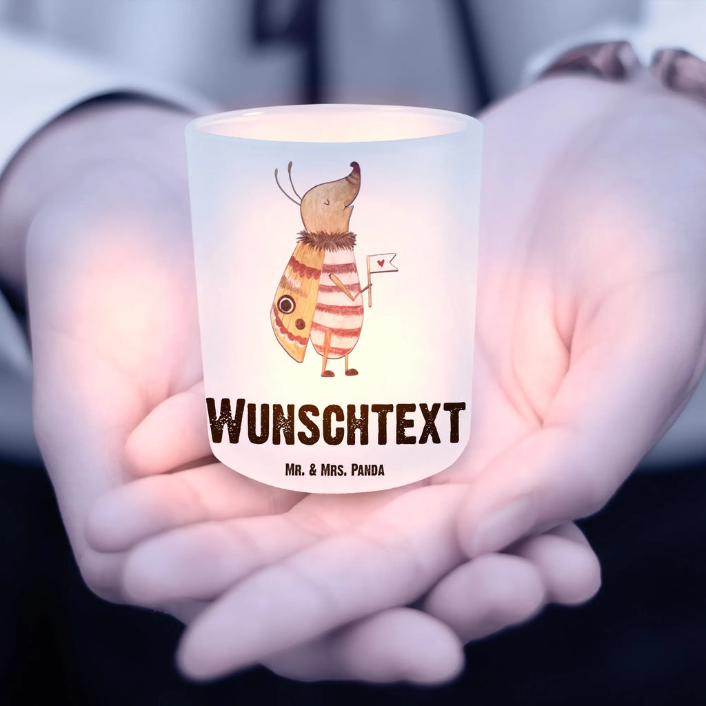 Personalisiertes Windlicht Nachtfalter Fähnchen Windlicht Klein, Windlicht Für Draußen, Windlicht Skandinavisch, Windlicht Glas mit Wunschtext, Windlicht Wohnzimmer, Windlicht Modern, Windlicht Garten mit Namen, Teelichthalter für draußen selber gestalten, Windlicht Groß, Windlicht Dekoration mit Namen, Windlicht Geschenk, Windlicht Handgemacht, Windlicht Terrasse, Teelichthalter mit Wunschtext, Windlicht Kerzenhalter, Windlichter mit Namen, Windlicht Balkon, Windlicht Boho, Windlicht Laterne, Teelicht Glas mit Namen, Windlicht Vintage mit Namen, Windlicht Nachhaltig, Teelichthalter Outdoor mit Namen, Windlicht Draußen selber gestalten, Windlicht mit Namen, Windlicht Romantisch, Teelichthalter mit Namen, Windlicht Outdoor, Windlicht Design, Tiermotive, Gute Laune, lustige Sprüche, Tiere, Käfer, süß, Spruch witzig, Nachtfalter, Was kostet die Welt, Küche Deko, niedlich, Spruch lustig