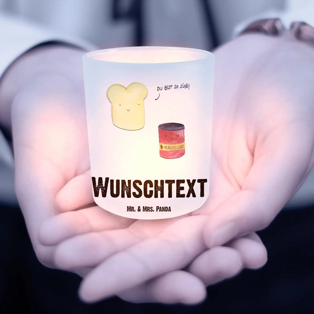 Personalisiertes Windlicht Toast Marmelade Windlicht Klein, Windlicht Garten mit Namen, Windlicht Draußen selber gestalten, Windlicht Outdoor, Windlicht Glas mit Wunschtext, Teelichthalter Outdoor mit Namen, Windlicht Kerzenhalter, Windlicht Skandinavisch, Windlicht mit Namen, Windlicht Dekoration mit Namen, Windlicht Romantisch, Teelicht Glas mit Namen, Windlicht Wohnzimmer, Windlicht Für Draußen, Windlicht Boho, Teelichthalter mit Wunschtext, Teelichthalter mit Namen, Windlicht Handgemacht, Windlicht Balkon, Windlicht Modern, Windlicht Design, Windlicht Nachhaltig, Windlichter mit Namen, Windlicht Terrasse, Teelichthalter für draußen selber gestalten, Windlicht Groß, Windlicht Laterne, Windlicht Vintage mit Namen, Windlicht Geschenk, Tiermotive, Gute Laune, lustige Sprüche, Tiere, Dreamteam, Brot, Küche Spruch, Toast, Küche Deko, Toastbrot, süße Postkarte, süß, Marmelade, Frühstück Einladung