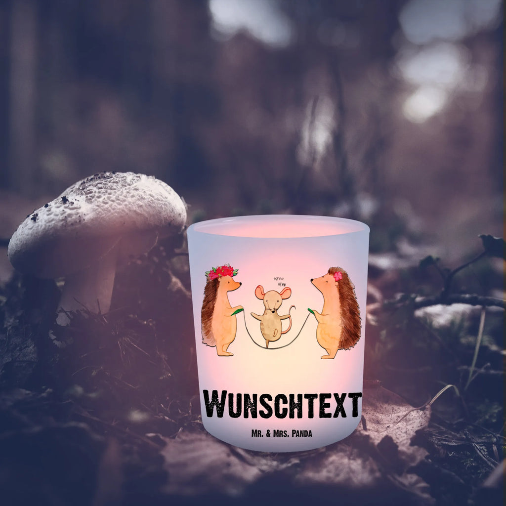 Personalisiertes Windlicht Igel Seilhüpfen Windlicht Nachhaltig, Windlicht Modern, Windlicht Klein, Windlicht Terrasse, Windlicht Vintage mit Namen, Windlicht Groß, Windlicht Romantisch, Windlicht Balkon, Windlicht Handgemacht, Windlicht Boho, Windlicht Skandinavisch, Windlicht Für Draußen, Windlicht Draußen selber gestalten, Windlicht Design, Windlicht mit Namen, Windlicht Kerzenhalter, Windlicht Geschenk, Windlicht Outdoor, Teelichthalter mit Wunschtext, Windlicht Garten mit Namen, Windlichter mit Namen, Windlicht Wohnzimmer, Teelichthalter Outdoor mit Namen, Windlicht Glas mit Wunschtext, Windlicht Laterne, Teelichthalter mit Namen, Windlicht Dekoration mit Namen, Teelichthalter für draußen selber gestalten, Teelicht Glas mit Namen, Tiermotive, Gute Laune, lustige Sprüche, Tiere, Seilhüpfen, Maus, Seilspringen, Igel, Kinder, Kindergarten