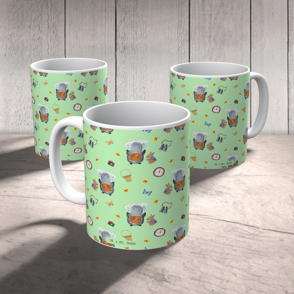 Mug Penguin & Mouse Hiker Tasse, Kaffeetasse, Teetasse, Becher, Kaffeebecher, Teebecher, Keramiktasse, Porzellantasse, Büro Tasse, Geschenk Tasse, Tasse Sprüche, Tasse Motive, Kaffeetassen, Tasse bedrucken, Designer Tasse, Cappuccino Tassen, Schöne Teetassen, Pinguin, Pinguine, Abenteurer, Abenteuer, Roadtrip, Ausflug, Wanderlust, wandern