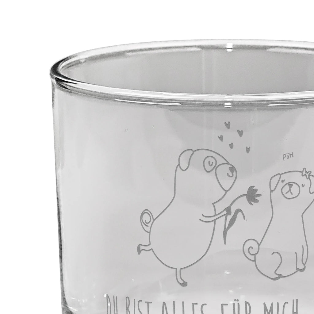 Whiskey Glas Mops Verliebt Edle Whiskygläser, Whiskeylgas, Whiskygläser, Whiskyglas mit Gravur, Whiskeyglas mit Spruch, Whisky Gläser, Gravur Whiskyglas, Whiskey Tumbler, Whiskey Glas, Whiskey Glas mit Sprüchen, Whiskey Glas mit Gravur, Hund, Hundemotiv, Haustier, Hunderasse, Tierliebhaber, Hundebesitzer, Sprüche, verliebt, Mops, Liebesspruch. Verlobt, Geschenk Freund, Liebe, Partner, Hundeliebe, Möpse