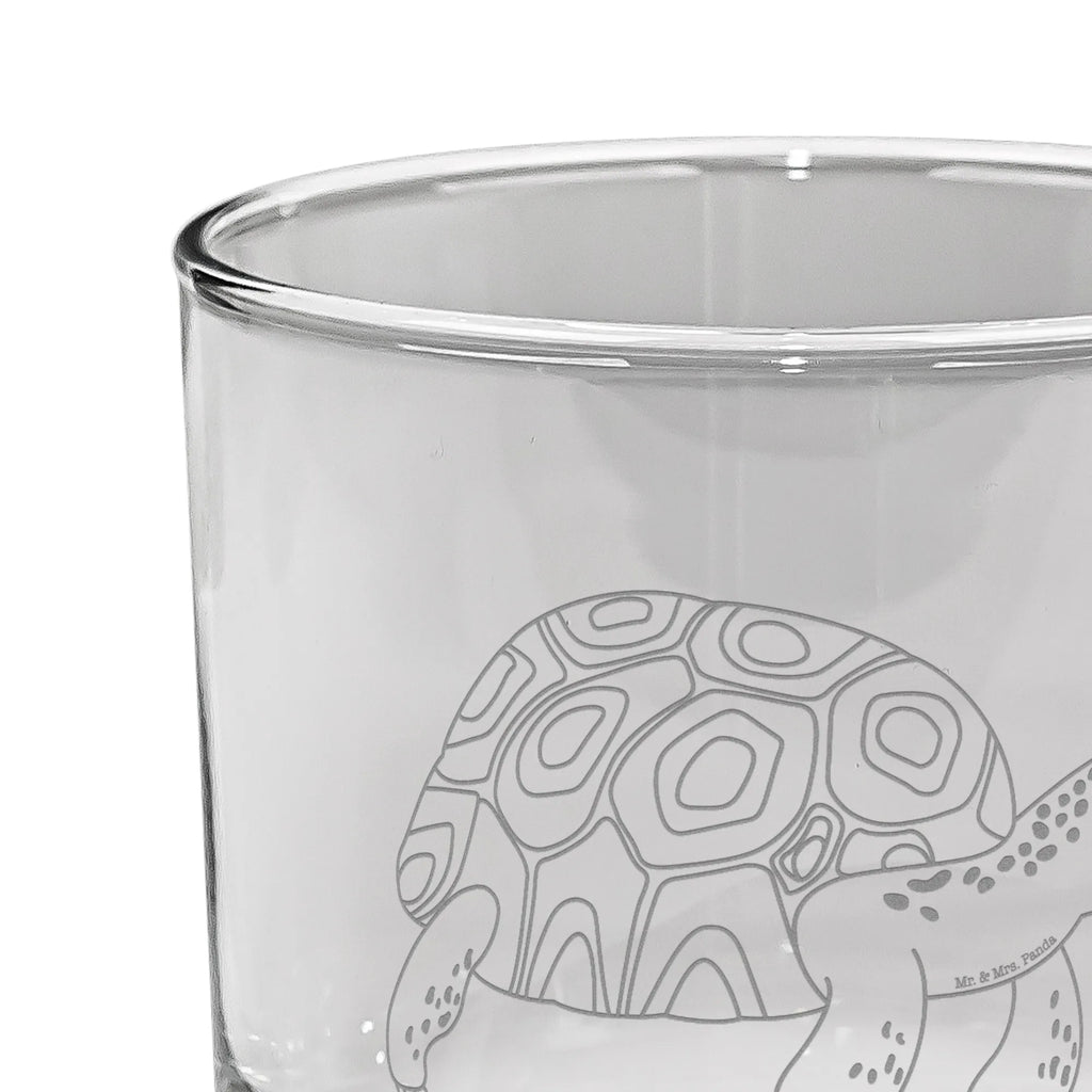 Whiskey Glas Schildkröte Marschieren Whisky Gläser, Whiskey Tumbler, Whiskeyglas mit Spruch, Whiskey Glas, Whiskey Glas mit Sprüchen, Edle Whiskygläser, Whiskeylgas, Whiskygläser, Whiskyglas mit Gravur, Whiskey Glas mit Gravur, Gravur Whiskyglas, Meerestiere, Meer, Urlaub, Abenteuer, Inspiration, get lost, Lieblingsmensch, Schildkröte, Reiselust, Neustart, Schildkröten, Motivation