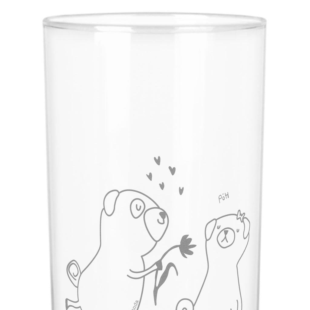 Wasserglas Mops verliebt Wasserglas, Glas, Trinkglas, Wasserglas mit Gravur, Glas mit Gravur, Trinkglas mit Gravur, Hund, Hundemotiv, Haustier, Hunderasse, Tierliebhaber, Hundebesitzer, Sprüche, Mops, Möpse, Hundeliebe, verliebt, Liebe, Liebesspruch. Verlobt, Geschenk Freund, Partner