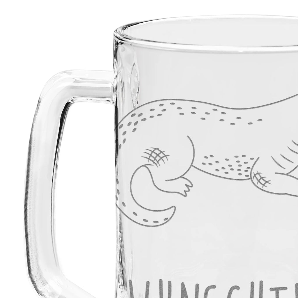 Personalisierter Gravur Bierkrug Krokodil Geburtstagskrug Mit Name, Traditioneller Bierkrug Mit Wunschname, Bayerischer Bierkrug Mit Namensgravur, Porzellankrug Mit Wunschname, Hochzeitskrug Mit Namensgravur, Steinzeugkrug Mit Namensgravur, Glaskrug Mit Namensgravur, Kellnerkrug Mit Wunschname, Brauerei-Krug Mit Wunschname, Jubiläums-Krug Mit Namen, Rustikaler Bierkrug Mit Namen, Oktoberfestkrug Mit Name, Bierhumpen Mit Namensdruck, Bierkrug Mit Namensgravur, Sammlerkrug Mit Namensgravur, Zinnkrug Mit Namensgravur, Bierkrug Geschenk Mit Namensgravur, Vatertagskrug Mit Wunschname, Keramikkrug Mit Wunschname, Bierseidel Mit Wunschname, Personalisierter Bierkrug Mit Namen, Edelstahlkrug Mit Name, Gravierbarer Maßkrug Mit Namen, Tonkrug Mit Namensdruck, Maßkrug Mit Namensdruck, Meerestiere, Meer, Urlaub, Reiselust, beste Freundin, Krokodile, Abenteuerlust, Lieblingsmensch, verrückt sein, Krokodil, spontan sein, Freundin