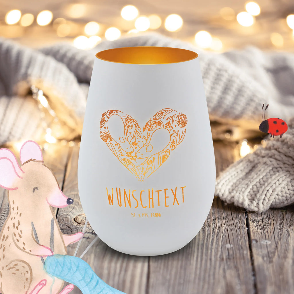 Gold Windlicht Personalisiert Mäuse Herz Windlicht Mit Widmung Goldfarben, Windlicht Aus Glas Gold Mit Text, Laterne Gold Mit Personalisierung, Deko Windlicht Gold Mit Namen, Windlicht Mit Gravur Goldfarben, Luxuriöses Windlicht In Gold Personalisiert, Windlicht Mit Initialen In Gold, Gold Windlicht Hochzeit Mit Wunschtext, Windlicht Mit Persönlicher Botschaft Gold, Windlicht Aus Metall Gold Mit Gravur, Kerzenhalter Gold Mit Gravur, Windlicht Gold Für Weihnachten Mit Spruch, Edles Windlicht Goldfarben Mit Text, Goldener Teelichthalter Mit Wunschtext, Personalisiertes Windlicht Gold, Windlicht Gold Geschenk Personalisiert, Tischdeko Windlicht Gold Mit Namen, Windlicht In Gold Personalisiert, Windlicht Gold Für Innenbereich Mit Wunschtext, Windlicht Mit Wunschtext Gold, Windlicht Goldfarben Mit Personalisierung, Windlicht Gold Romantisch Mit Gravur, Windlicht Gold Mit Spruch, Windlicht Gold Mit Liebevollem Spruch, Windlicht Gold Mit Namen, Liebe, Partner, Freund, Freundin, Ehemann, Ehefrau, Heiraten, Verlobung, Heiratsantrag, Liebesgeschenk, Jahrestag, Hocheitstag, Mäuse, Liebesbeweis, Gemeinsamkeit, Lieblingsmensch, Love, Geschenk für zwei, Liebesbotschaft, Hochzeit, Maus