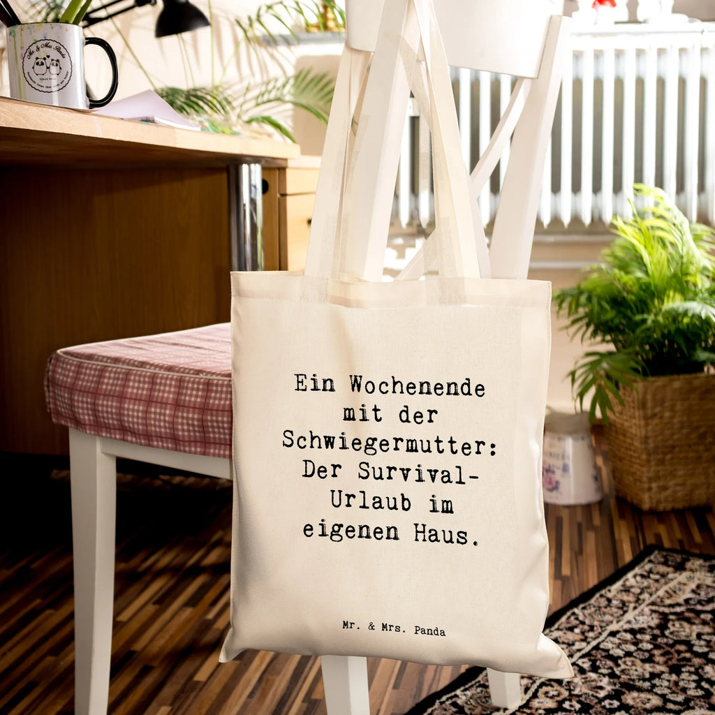 Tote bag Saying Ein Wochenende mit der Schwiegermutter: Der Survival-Urlaub im eigenen Haus. Beuteltasche, Beutel, Einkaufstasche, Jutebeutel, Stoffbeutel, Tasche, Shopper, Umhängetasche, Strandtasche, Schultertasche, Stofftasche, Tragetasche, Badetasche, Jutetasche, Einkaufstüte, Laptoptasche, Familie, Vatertag, Muttertag, Bruder, Schwester, Mama, Papa, Oma, Opa