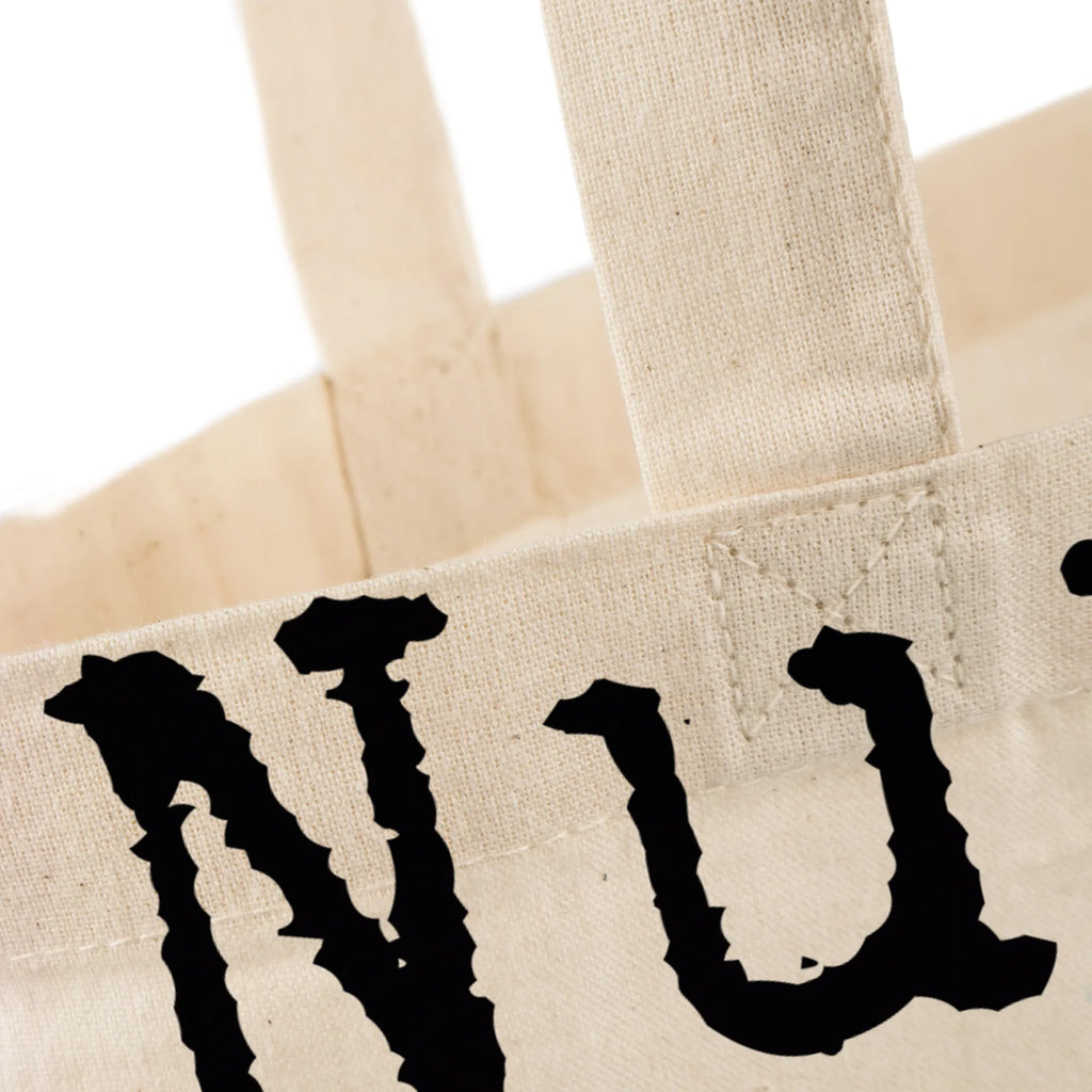 Tote bag Saying Nur halb verwandt, aber ganz geliebt! Beuteltasche, Beutel, Einkaufstasche, Jutebeutel, Stoffbeutel, Tasche, Shopper, Umhängetasche, Strandtasche, Schultertasche, Stofftasche, Tragetasche, Badetasche, Jutetasche, Einkaufstüte, Laptoptasche, Familie, Vatertag, Muttertag, Bruder, Schwester, Mama, Papa, Oma, Opa