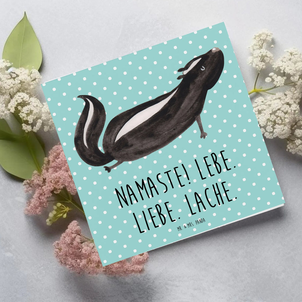 Deluxe Card skunk yoga Glückwunschkarte, doppelkarte, faltkarte, Klappkarte, Grußkarte, anlasskarte, Stinktier, Skunk, Lebe, Stinki, Yoga, Liebe, Lache, Namaste, Wildtier, Raubtier, Stinker