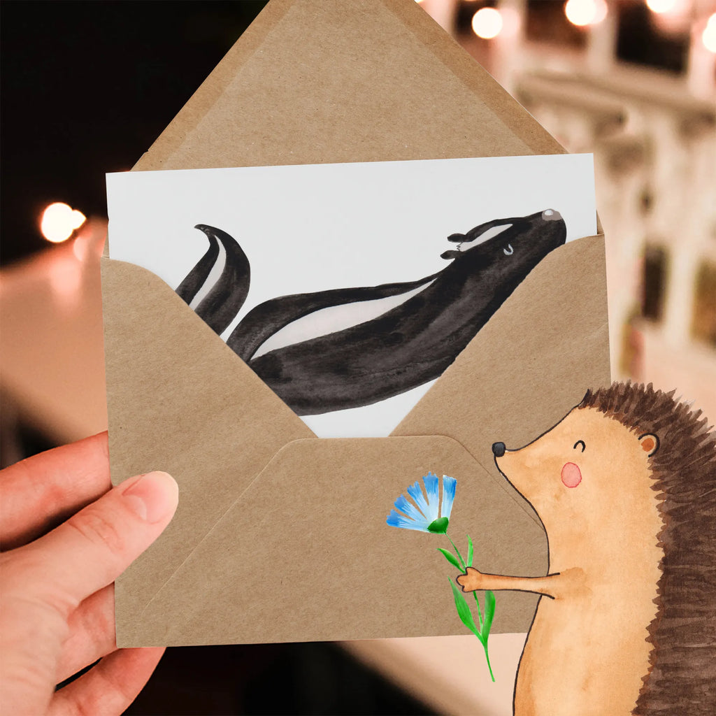 Deluxe Card skunk yoga Glückwunschkarte, doppelkarte, faltkarte, Klappkarte, Grußkarte, anlasskarte, Stinktier, Skunk, Lebe, Stinki, Yoga, Liebe, Lache, Namaste, Wildtier, Raubtier, Stinker