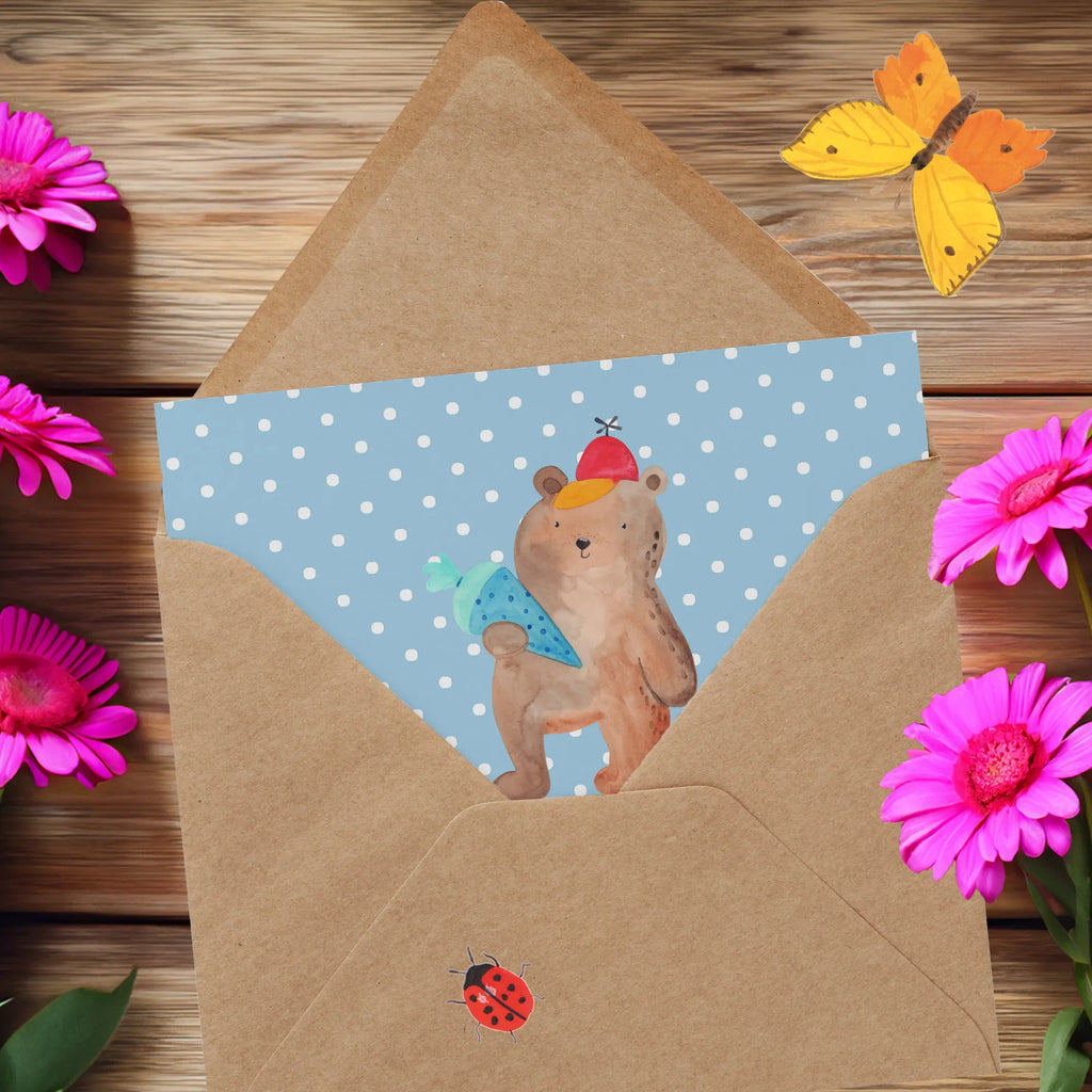 Deluxe Card bear School cone Hochwertige Klappkarte, Karte, Geburtstagskarte, Einladungskarte, Klappkarte, Glückwunschkarte, Hochzeitskarte, Grußkarte, Hochwertige Grußkarte, Bär, Teddy, Teddybär, Bär Motiv, Einschulung Geschenk, Erster Schultag Geschenk, Grundschule, Schule Geschenk, Schulanfang, Schultüte, Schulbeginn