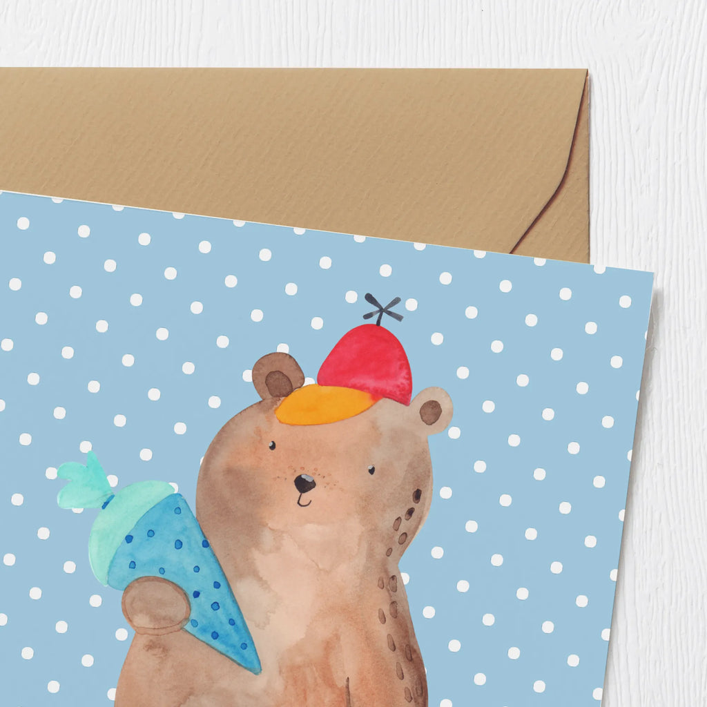 Deluxe Card bear School cone Hochwertige Klappkarte, Karte, Geburtstagskarte, Einladungskarte, Klappkarte, Glückwunschkarte, Hochzeitskarte, Grußkarte, Hochwertige Grußkarte, Bär, Teddy, Teddybär, Bär Motiv, Einschulung Geschenk, Erster Schultag Geschenk, Grundschule, Schule Geschenk, Schulanfang, Schultüte, Schulbeginn
