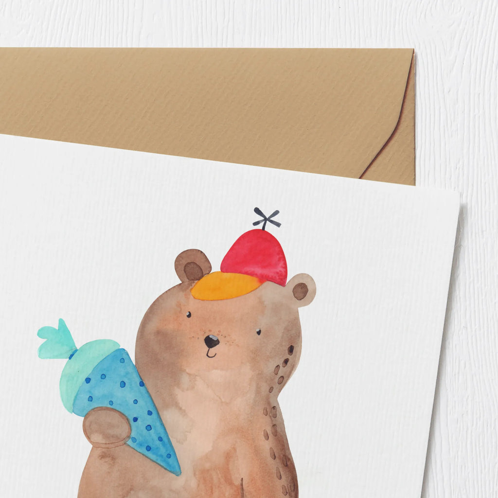 Deluxe Card bear School cone Hochwertige Klappkarte, Karte, Geburtstagskarte, Einladungskarte, Klappkarte, Glückwunschkarte, Hochzeitskarte, Grußkarte, Hochwertige Grußkarte, Bär, Teddy, Teddybär, Bär Motiv, Einschulung Geschenk, Erster Schultag Geschenk, Grundschule, Schule Geschenk, Schulanfang, Schultüte, Schulbeginn