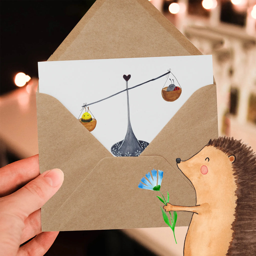 Deluxe Card Star sign Scale Klappkarte, Karte, Einladungskarte, Grußkarte, Glückwunschkarte, Hochwertige Klappkarte, Geburtstagskarte, Hochwertige Grußkarte, Hochzeitskarte, Tierkreiszeichen, Sternzeichen, Horoskop, Astrologie, Aszendent, Geschenk September, Waage, Geschenk Oktober, Waage Geschenk, Waage Sternzeichen, Biene, Geburtstag Oktober, Gleichgewicht, Marienkäfer, Hummel, Geburtstag September