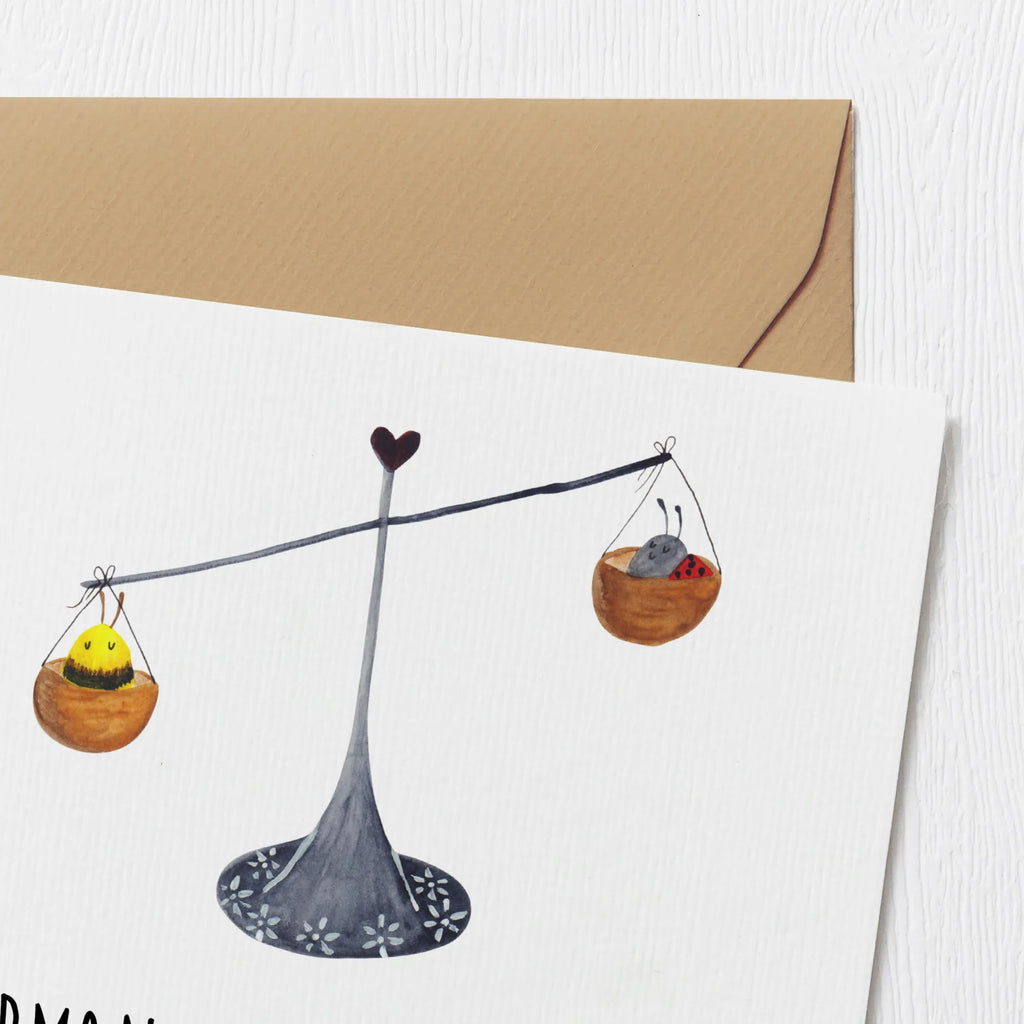 Deluxe Card Star sign Scale Klappkarte, Karte, Einladungskarte, Grußkarte, Glückwunschkarte, Hochwertige Klappkarte, Geburtstagskarte, Hochwertige Grußkarte, Hochzeitskarte, Tierkreiszeichen, Sternzeichen, Horoskop, Astrologie, Aszendent, Geschenk September, Waage, Geschenk Oktober, Waage Geschenk, Waage Sternzeichen, Biene, Geburtstag Oktober, Gleichgewicht, Marienkäfer, Hummel, Geburtstag September