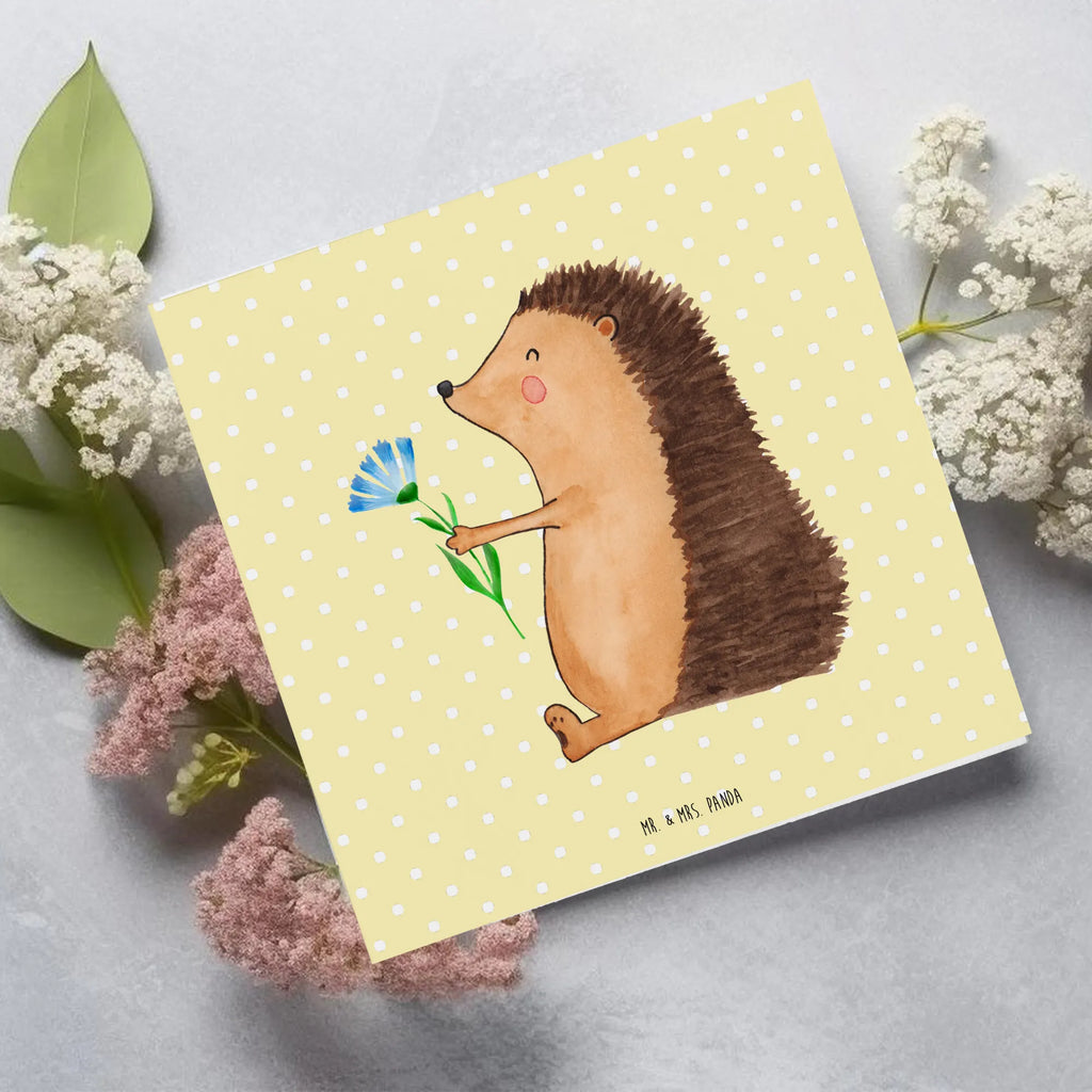 Deluxe Card Hedgehog Flower Glückwunschkarte, Grußkarte, Karte, Klappkarte, Hochwertige Klappkarte, Einladungskarte, Hochwertige Grußkarte, Geburtstagskarte, Hochzeitskarte, Tiermotive, Gute Laune, lustige Sprüche, Tiere, krank, Genesungswünsche, Gute Besserung, Besuch, Igel, Krankenhaus, Krankheit