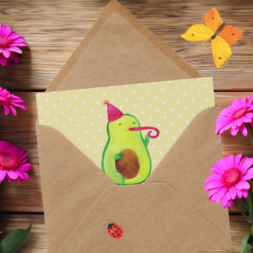Deluxe Card avocado Celebration Hochwertige Grußkarte, Geburtstagskarte, Einladungskarte, Hochzeitskarte, Klappkarte, Hochwertige Klappkarte, Karte, Glückwunschkarte, Grußkarte, Avocado, Veggie, Vegan, Gesund, Tröte, Feierlichkeit, Feier, Geburtstag, Gute Laune, Fete, Party