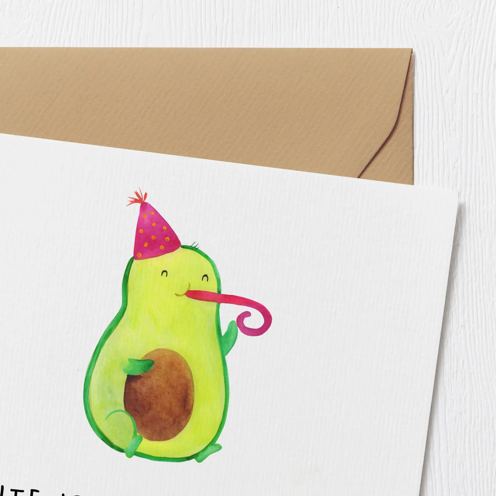 Deluxe Card avocado Celebration Hochwertige Grußkarte, Geburtstagskarte, Einladungskarte, Hochzeitskarte, Klappkarte, Hochwertige Klappkarte, Karte, Glückwunschkarte, Grußkarte, Avocado, Veggie, Vegan, Gesund, Tröte, Feierlichkeit, Feier, Geburtstag, Gute Laune, Fete, Party
