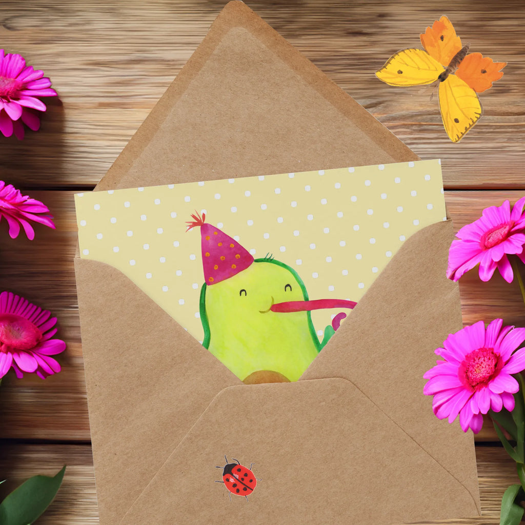 Deluxe Card avocado Celebration Hochwertige Grußkarte, Geburtstagskarte, Einladungskarte, Hochzeitskarte, Klappkarte, Hochwertige Klappkarte, Karte, Glückwunschkarte, Grußkarte, Avocado, Veggie, Vegan, Gesund, Tröte, Feierlichkeit, Feier, Geburtstag, Gute Laune, Fete, Party