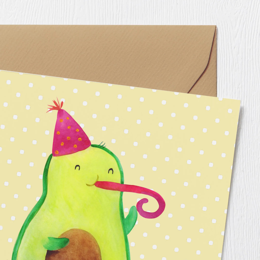Deluxe Card avocado Celebration Hochwertige Grußkarte, Geburtstagskarte, Einladungskarte, Hochzeitskarte, Klappkarte, Hochwertige Klappkarte, Karte, Glückwunschkarte, Grußkarte, Avocado, Veggie, Vegan, Gesund, Tröte, Feierlichkeit, Feier, Geburtstag, Gute Laune, Fete, Party