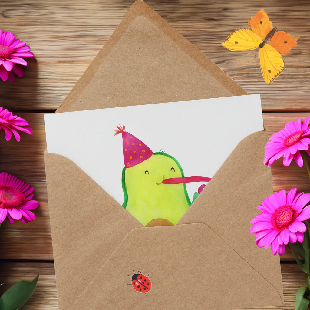 Deluxe Card avocado Celebration Hochwertige Grußkarte, Geburtstagskarte, Einladungskarte, Hochzeitskarte, Klappkarte, Hochwertige Klappkarte, Karte, Glückwunschkarte, Grußkarte, Avocado, Veggie, Vegan, Gesund, Tröte, Feierlichkeit, Feier, Geburtstag, Gute Laune, Fete, Party