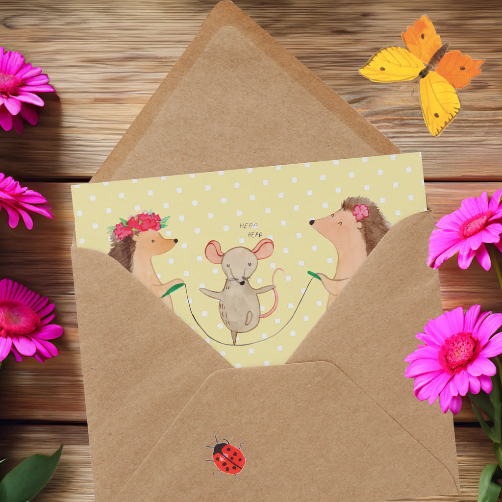 Deluxe Card Hedgehog skipping Grußkarte, Karte, Einladungskarte, Geburtstagskarte, Glückwunschkarte, Hochzeitskarte, Klappkarte, Hochwertige Klappkarte, Hochwertige Grußkarte, Tiermotive, Gute Laune, lustige Sprüche, Tiere, Igel, Seilhüpfen, Seilspringen, Maus, Kindergarten, Kinder