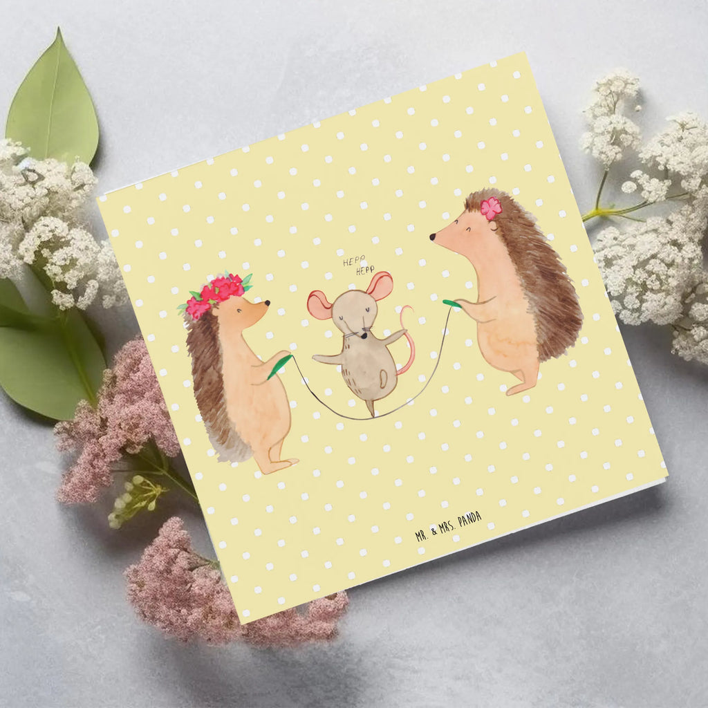Deluxe Card Hedgehog skipping Grußkarte, Karte, Einladungskarte, Geburtstagskarte, Glückwunschkarte, Hochzeitskarte, Klappkarte, Hochwertige Klappkarte, Hochwertige Grußkarte, Tiermotive, Gute Laune, lustige Sprüche, Tiere, Igel, Seilhüpfen, Seilspringen, Maus, Kindergarten, Kinder