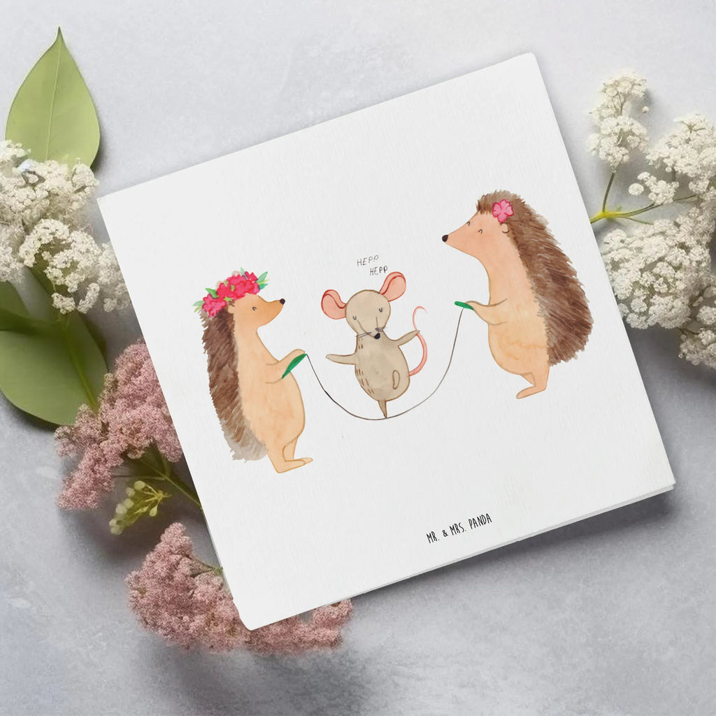 Deluxe Card Hedgehog skipping Grußkarte, Karte, Einladungskarte, Geburtstagskarte, Glückwunschkarte, Hochzeitskarte, Klappkarte, Hochwertige Klappkarte, Hochwertige Grußkarte, Tiermotive, Gute Laune, lustige Sprüche, Tiere, Igel, Seilhüpfen, Seilspringen, Maus, Kindergarten, Kinder