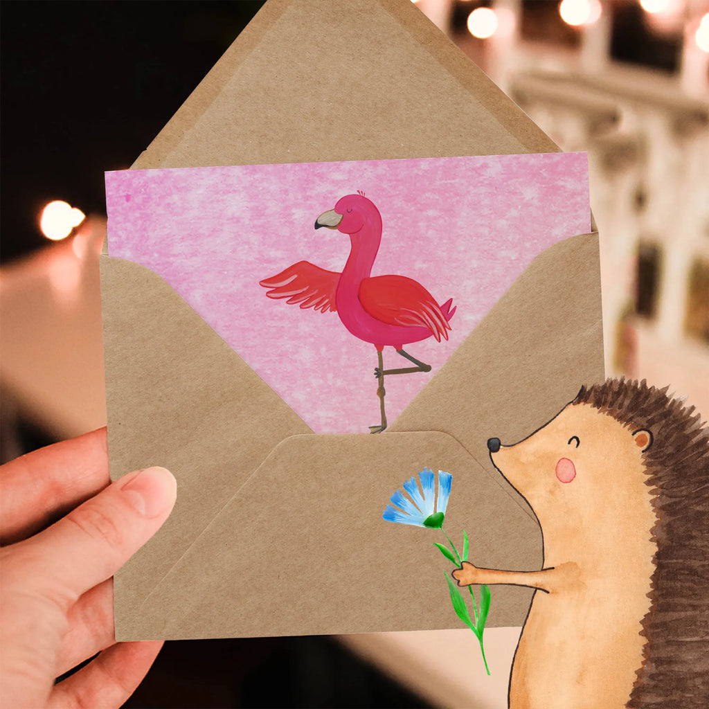 Deluxe Card flamingo yoga Grußkarte, Hochwertige Grußkarte, Klappkarte, Karte, Hochwertige Klappkarte, Geburtstagskarte, Hochzeitskarte, Glückwunschkarte, Einladungskarte, Flamingo, Vogel, Aufregen, Yoga, Ärger, Tiefenentspannung, Entspannung, Yoga-Übung, Achtsamkeit, Namaste