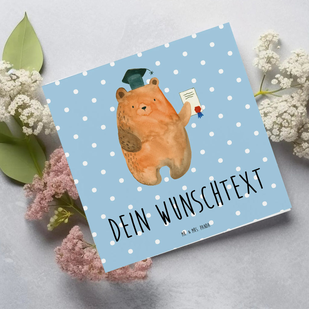 Personalisierte Deluxe Karte Bär Prüfung Grußkarten personalisiert, Personalisiertere Klappkarte, Grußkarte mit persönlichen Nachrichten, Personalisierte Geburtstagskarte, Personalisierte Einladungskarte, Grußkarte mit Namen, Personalisierte Karte, Personalisierte Hochzeitskarte, Grußkarte als Geldgeschenk, Grußkarte selbst gestalten, Personalisierte Grußkarte, Personalisierte Glückwunschkarte, Grußkarte selber drucken, Bär, Teddy, Teddybär, Zeugnis, Abschlusszeugnis, Prüfung bestanden, Abitur, Prüfungen, Abschluss