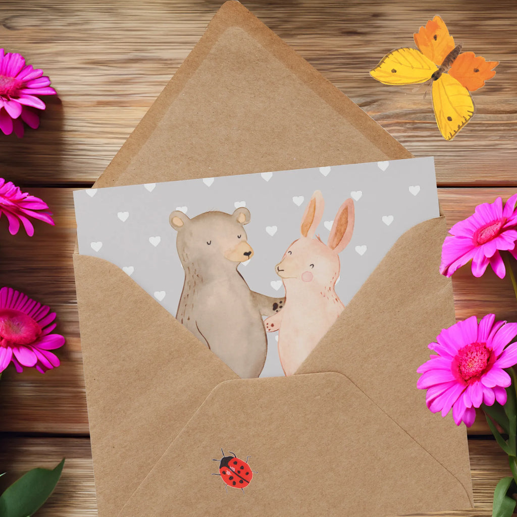 Personalisierte Deluxe Karte Bär und Hase Umarmen Personalisierte Karte, Personalisierte Glückwunschkarte, Grußkarte mit Namen, Personalisierte Hochzeitskarte, Personalisierte Einladungskarte, Grußkarten personalisiert, Grußkarte mit persönlichen Nachrichten, Personalisiertere Klappkarte, Personalisierte Geburtstagskarte, Personalisierte Grußkarte, Grußkarte als Geldgeschenk, Grußkarte selbst gestalten, Grußkarte selber drucken, Liebe, Partner, Freund, Freundin, Ehemann, Ehefrau, Heiraten, Verlobung, Heiratsantrag, Liebesgeschenk, Jahrestag, Hocheitstag, Hase, bester Freund, Freunde, Bärchen, best friends, Bär