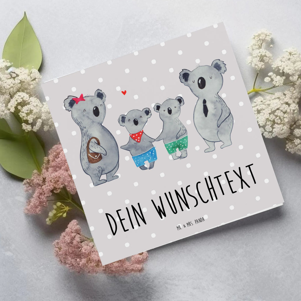 Personalized Deluxe Card Koala family with two kids Grußkarte als Geldgeschenk, Personalisierte Geburtstagskarte, Personalisierte Glückwunschkarte, Personalisierte Hochzeitskarte, Grußkarte mit persönlichen Nachrichten, Grußkarte selbst gestalten, Grußkarten personalisiert, Personalisierte Einladungskarte, Personalisiertere Klappkarte, Grußkarte mit Namen, Personalisierte Karte, Personalisierte Grußkarte, Grußkarte selber drucken, Familie, Vatertag, Muttertag, Bruder, Schwester, Mama, Papa, Oma, Opa, Koalabär, Lieblingsfamilie, Koalafamilie, Familienleben, beste Familie, Koala, Familienzeit