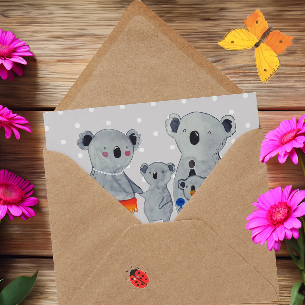 Personalized Deluxe Card Koala Family Personalisierte Karte, Personalisierte Geburtstagskarte, Grußkarte selber drucken, Grußkarte selbst gestalten, Personalisierte Grußkarte, Personalisiertere Klappkarte, Grußkarten personalisiert, Grußkarte als Geldgeschenk, Grußkarte mit Namen, Personalisierte Glückwunschkarte, Personalisierte Einladungskarte, Personalisierte Hochzeitskarte, Grußkarte mit persönlichen Nachrichten, Familie, Vatertag, Muttertag, Bruder, Schwester, Mama, Papa, Oma, Opa, Koala, Familienleben, Family, Geschwister, Koalas, Kinder