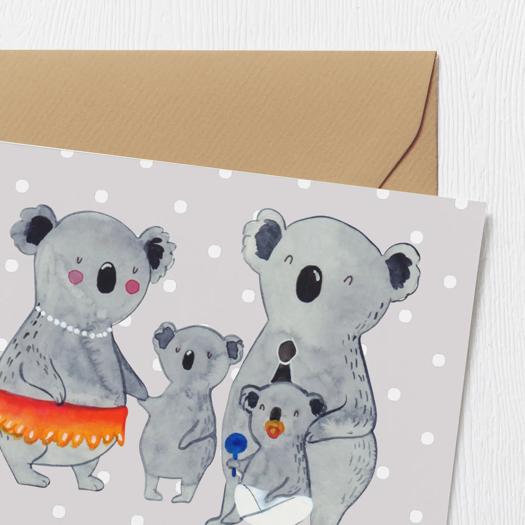 Personalized Deluxe Card Koala Family Personalisierte Karte, Personalisierte Geburtstagskarte, Grußkarte selber drucken, Grußkarte selbst gestalten, Personalisierte Grußkarte, Personalisiertere Klappkarte, Grußkarten personalisiert, Grußkarte als Geldgeschenk, Grußkarte mit Namen, Personalisierte Glückwunschkarte, Personalisierte Einladungskarte, Personalisierte Hochzeitskarte, Grußkarte mit persönlichen Nachrichten, Familie, Vatertag, Muttertag, Bruder, Schwester, Mama, Papa, Oma, Opa, Koala, Familienleben, Family, Geschwister, Koalas, Kinder