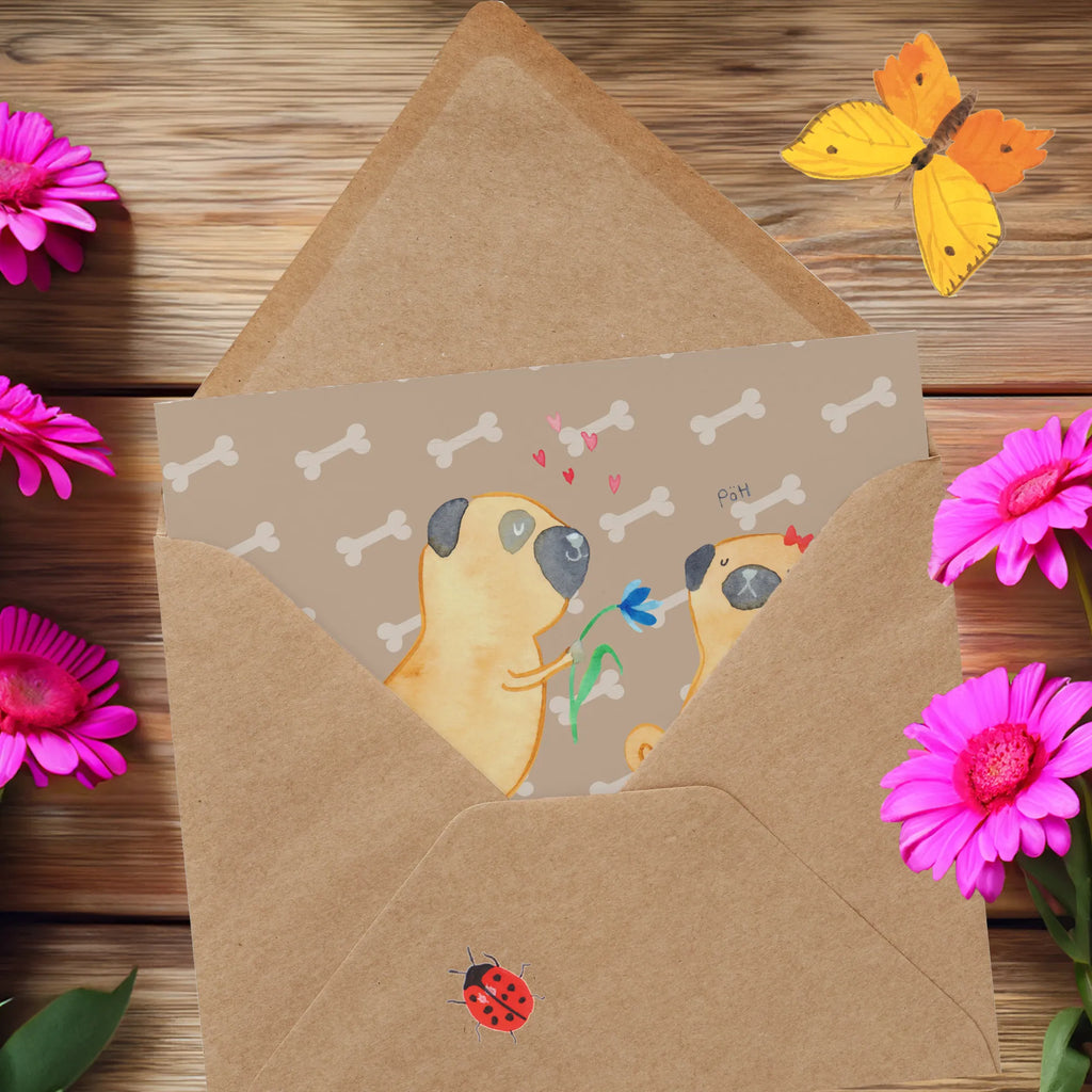 Personalisierte Deluxe Karte Mops Verliebt Grußkarte selber drucken, Grußkarten personalisiert, Grußkarte selbst gestalten, Personalisierte Karte, Grußkarte als Geldgeschenk, Personalisierte Hochzeitskarte, Personalisierte Grußkarte, Personalisierte Einladungskarte, Personalisierte Glückwunschkarte, Grußkarte mit Namen, Personalisierte Geburtstagskarte, Grußkarte mit persönlichen Nachrichten, Personalisiertere Klappkarte, Hund, Hundemotiv, Haustier, Hunderasse, Tierliebhaber, Hundebesitzer, Sprüche, Geschenk Freund, Mops, Liebe, Partner, verliebt, Hundeliebe, Liebesspruch. Verlobt, Möpse