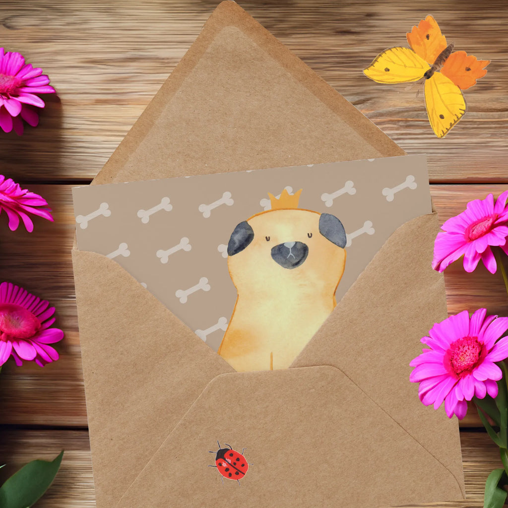 Personalisierte Deluxe Karte Mops Krone Personalisierte Grußkarte, Grußkarte selbst gestalten, Grußkarte mit Namen, Personalisierte Glückwunschkarte, Grußkarte selber drucken, Personalisierte Hochzeitskarte, Personalisiertere Klappkarte, Grußkarte als Geldgeschenk, Personalisierte Einladungskarte, Grußkarten personalisiert, Personalisierte Karte, Grußkarte mit persönlichen Nachrichten, Personalisierte Geburtstagskarte, Hund, Hundemotiv, Haustier, Hunderasse, Tierliebhaber, Hundebesitzer, Sprüche, Hundebesitzer. Spruch, Mops, kinderlos, lustig, Hausregel, allergisch