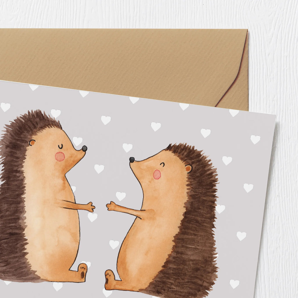 Personalisierte Deluxe Karte Igel Liebe Personalisiertere Klappkarte, Grußkarte selbst gestalten, Personalisierte Karte, Grußkarte mit Namen, Personalisierte Einladungskarte, Personalisierte Hochzeitskarte, Grußkarte mit persönlichen Nachrichten, Personalisierte Grußkarte, Personalisierte Glückwunschkarte, Grußkarte selber drucken, Grußkarten personalisiert, Personalisierte Geburtstagskarte, Grußkarte als Geldgeschenk, Liebe, Partner, Freund, Freundin, Ehemann, Ehefrau, Heiraten, Verlobung, Heiratsantrag, Liebesgeschenk, Jahrestag, Hocheitstag, Igel, Geschenk, Verlobt, Verliebt, Verheiratet, Liebesbeweis, Hochzeit, Hochzeitstag