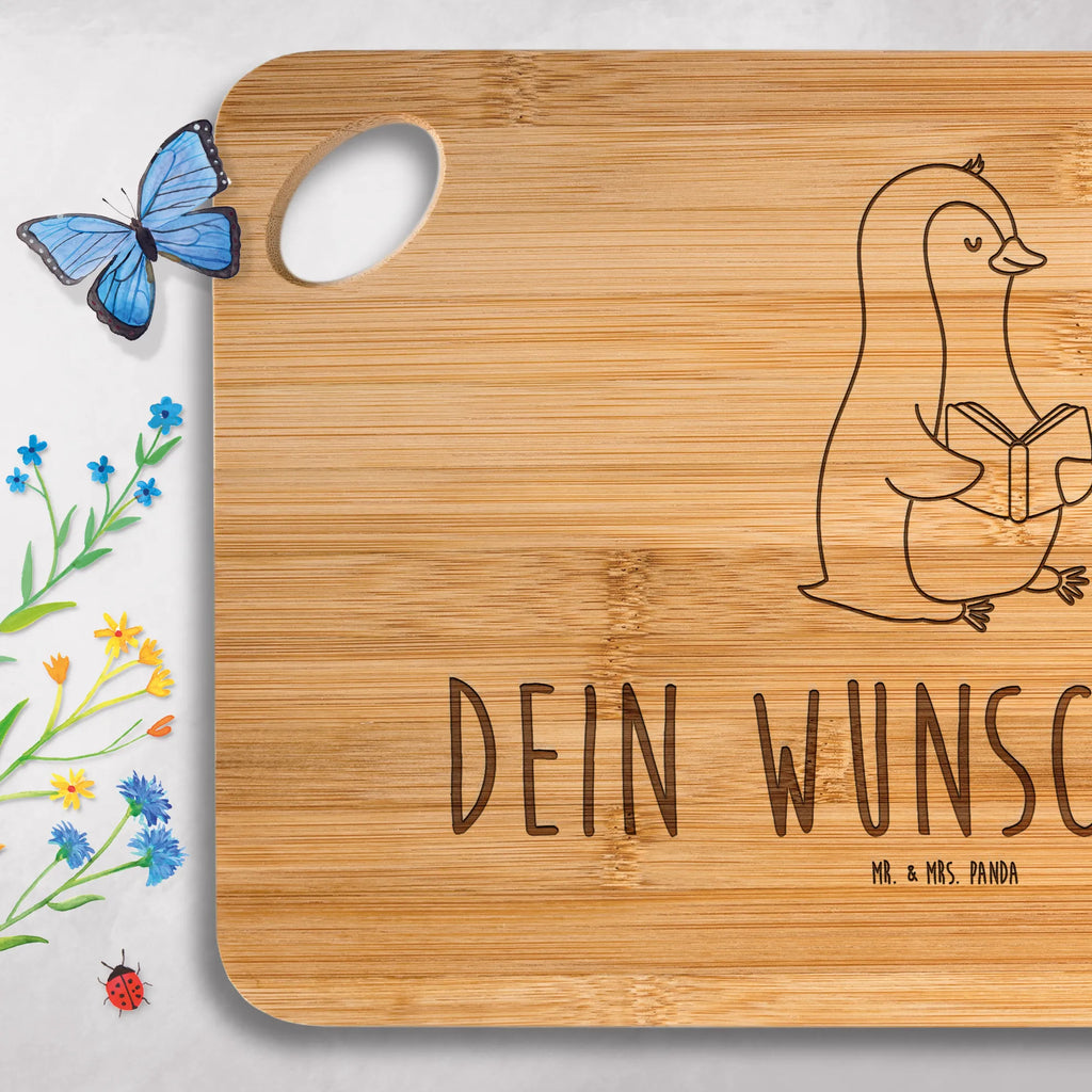 Personalisiertes Schneidebrett Pinguin Buch Schneidebrett Holz Mit Namen, Schneidebrett Hochzeit Geschenk Mit Gravur, Holzbrett Mit Gravur, Schneidebrett Geburtstag Mit Gravur, Schneidebrett Mit Gravur, Schneidebrett Bambus Mit Gravur, Bambusbrettchen Mit Gravur, Schneidebrett Mit Logo, Schneidebrett Mit Namen, Frühstücksbrett Mit Namen, Geschenkidee Schneidebrett Mit Namen, Schneidebrett Mit Motiv Und Namen, Schneidebrett individuell, Personalisiertes Schneidebrett, Schneidebrett Mit Wunschtext, Schneidebrett Mit Datum, Schneidebrett Für Grillfans Mit Gravur, Werbegeschenk mit Text, Werbegeschenk mit Firmennamen, Hochwertiges Schneidebrett Mit Gravur, Schneidebrett Für Paare Mit Namen, Schneidebrett Mit Personalisierung, Personalisiertes Bambus Schneidebrett, Küchenbrett Mit Namen, Schneidebrett selber gestalten, Personalisiertes Küchenbrett, Schneidebrett Selbst Gestalten, Schneidebrett Mit Spruch Und Namen, Schneidebrett Mit Herzen Und Wunschtext, Bambusbrett Mit Namen, Schneidebrett Geschenk Personalisiert, Schneidebrett Familie Mit Namen, Schneidebrett Mit Initialen, Pinguin, Urlaub, Faulenzen, Ferien, Bücherwurm, Freizeit, Lesen, Buch, Nichtstun, Pinguine
